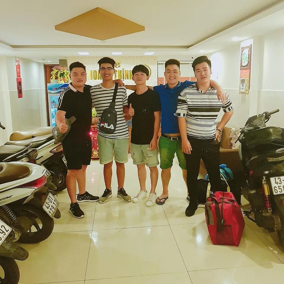 People in Hotel Hoàng Thịnh
