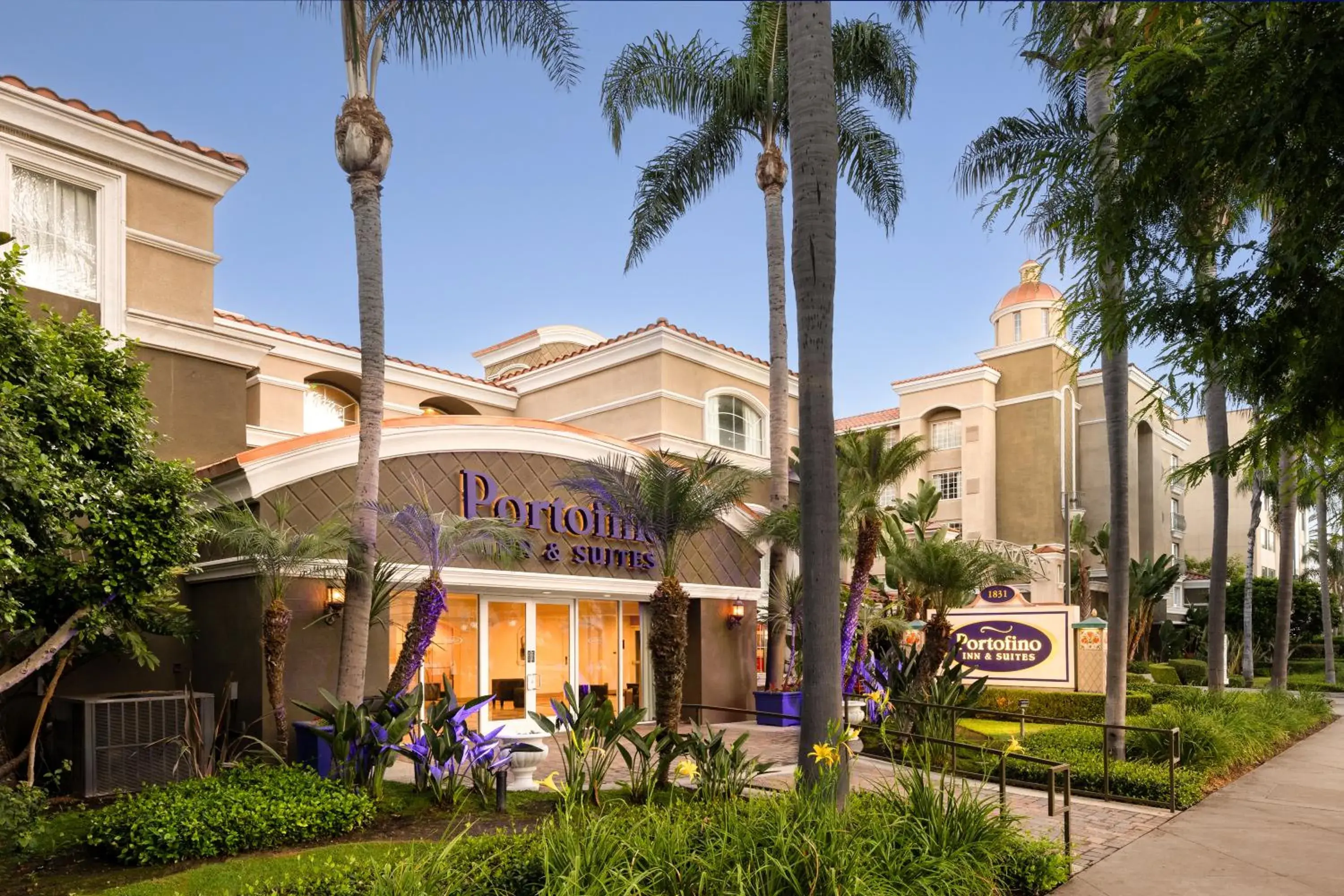 Property building in Anaheim Portofino Inn & Suites Property building in Anaheim Portofino Inn & Suites