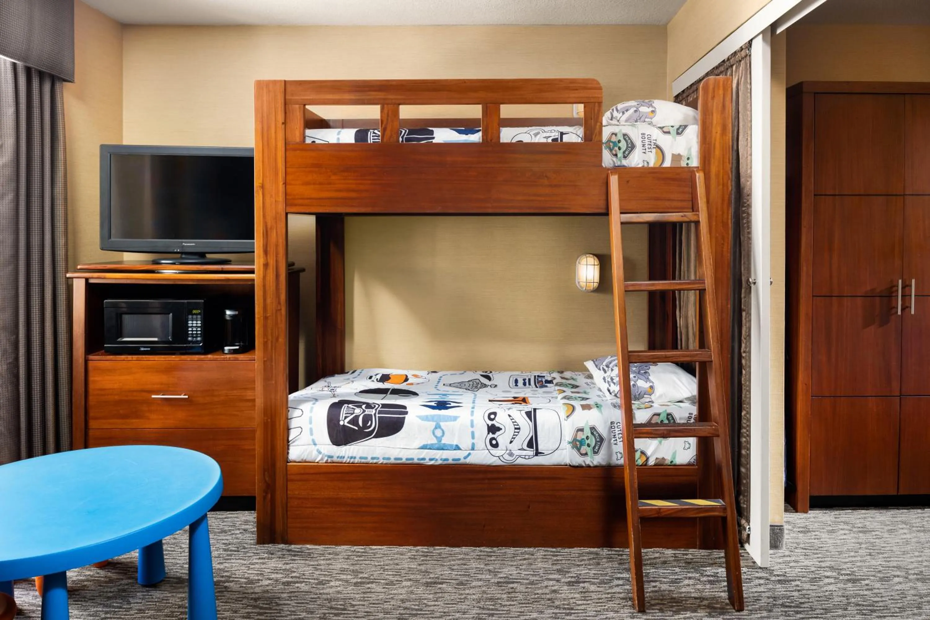 Bedroom, Bed in Anaheim Portofino Inn & Suites