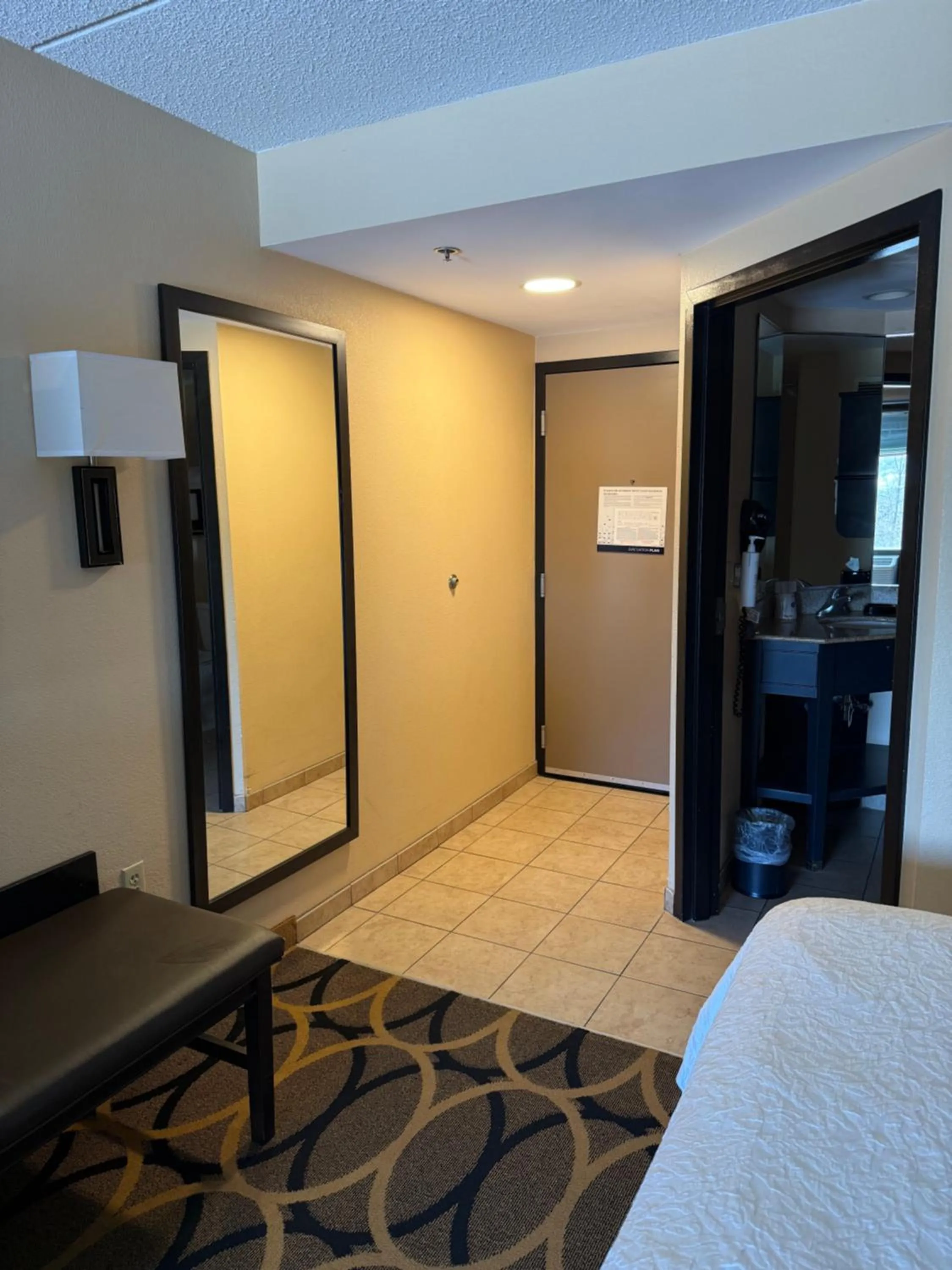 Bedroom, Bed in Hampton Inn Harrisburg/Grantville/Hershey