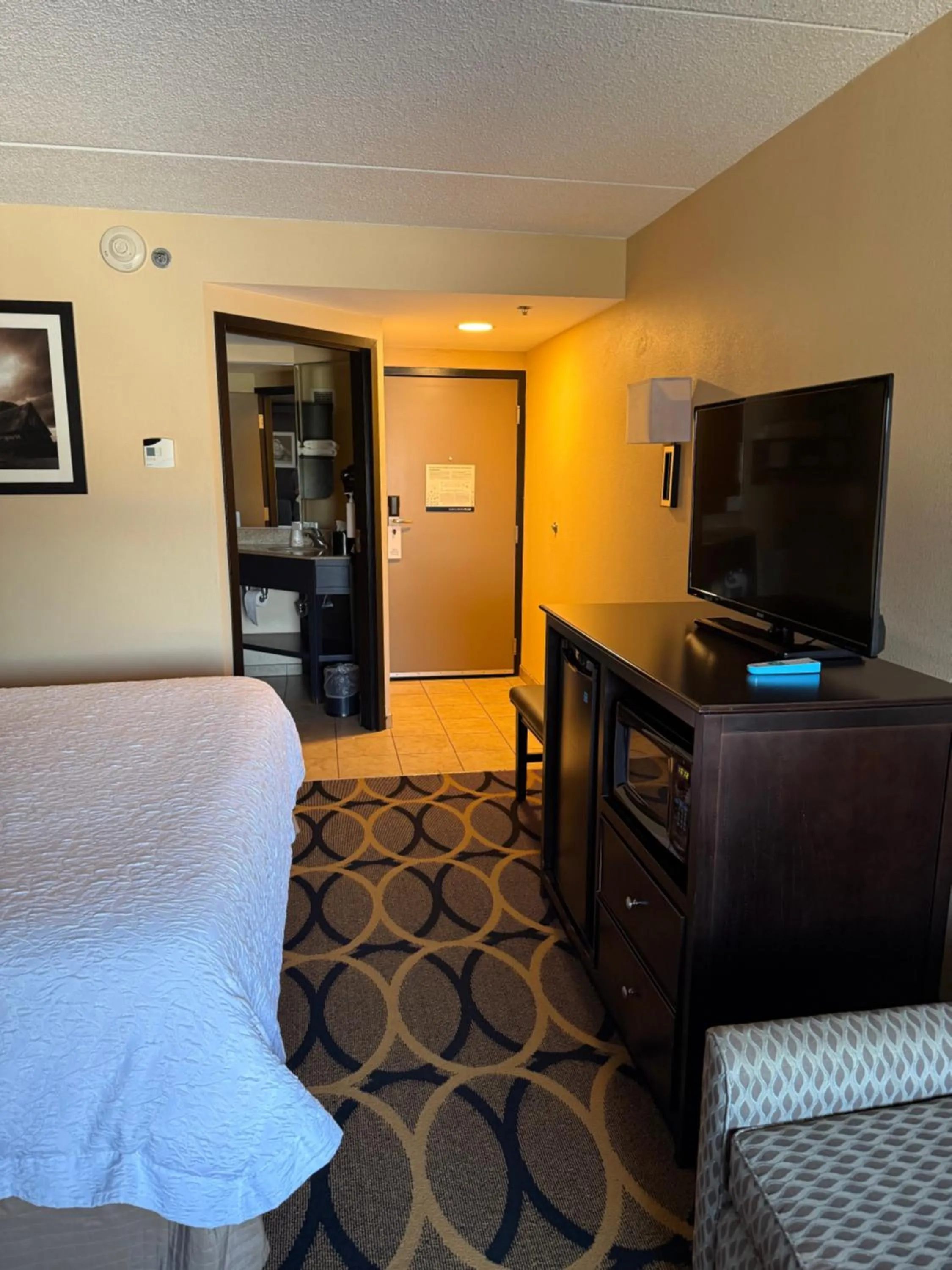 Bedroom, Bed in Hampton Inn Harrisburg/Grantville/Hershey
