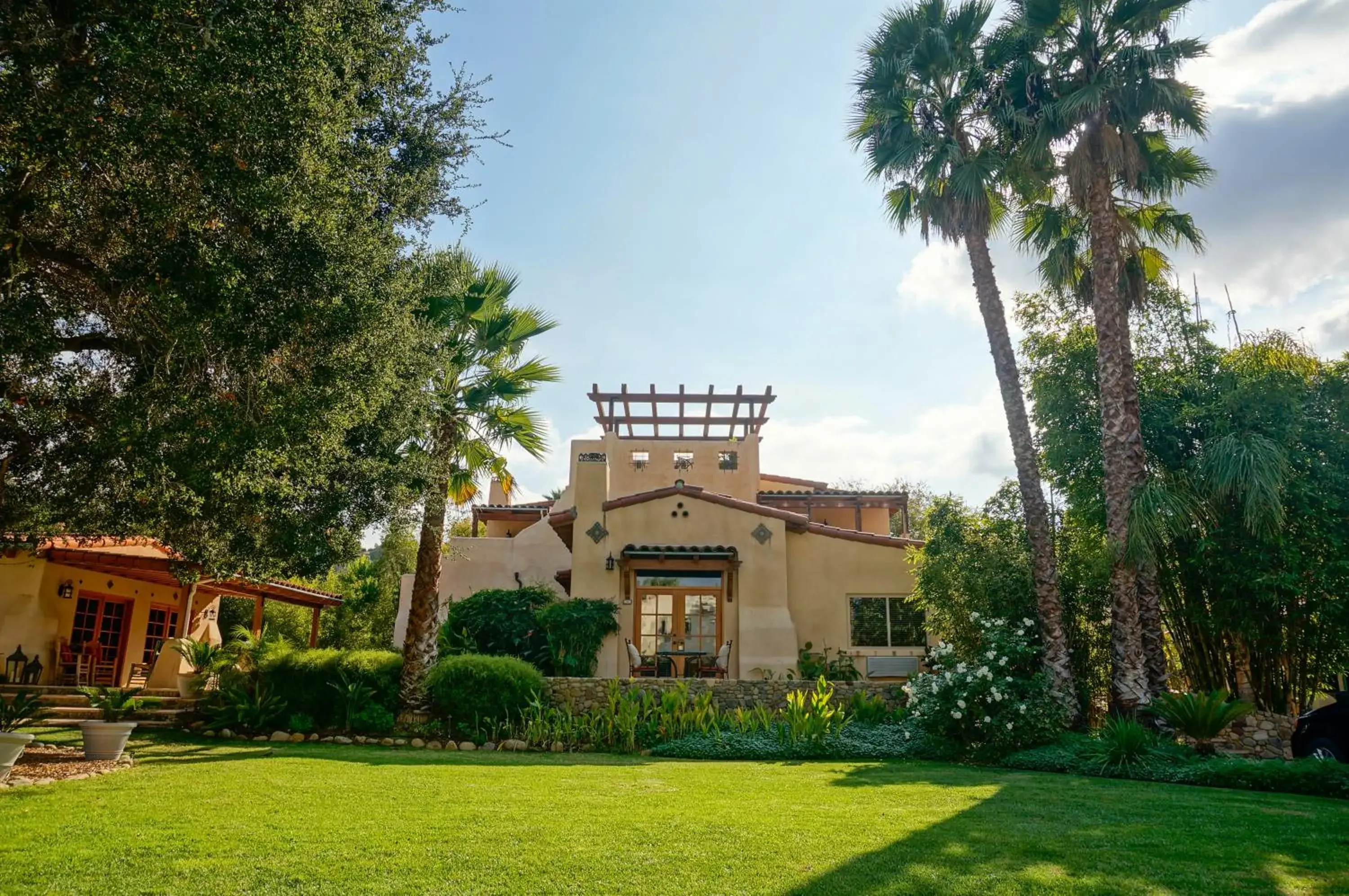 Facade/entrance in Blue Iguana Inn Facade/entrance in Blue Iguana Inn