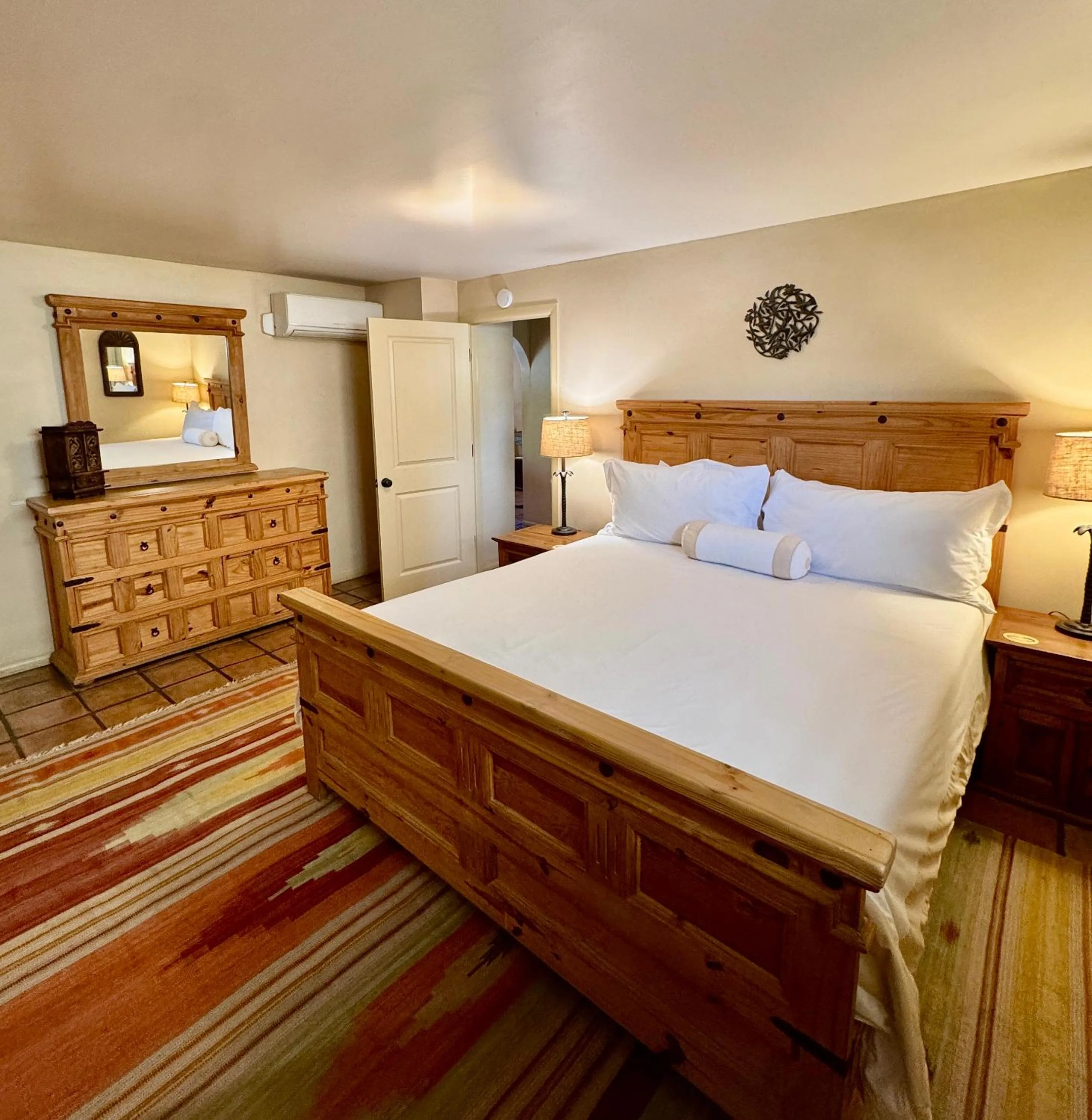 Bedroom, Bed in Blue Iguana Inn