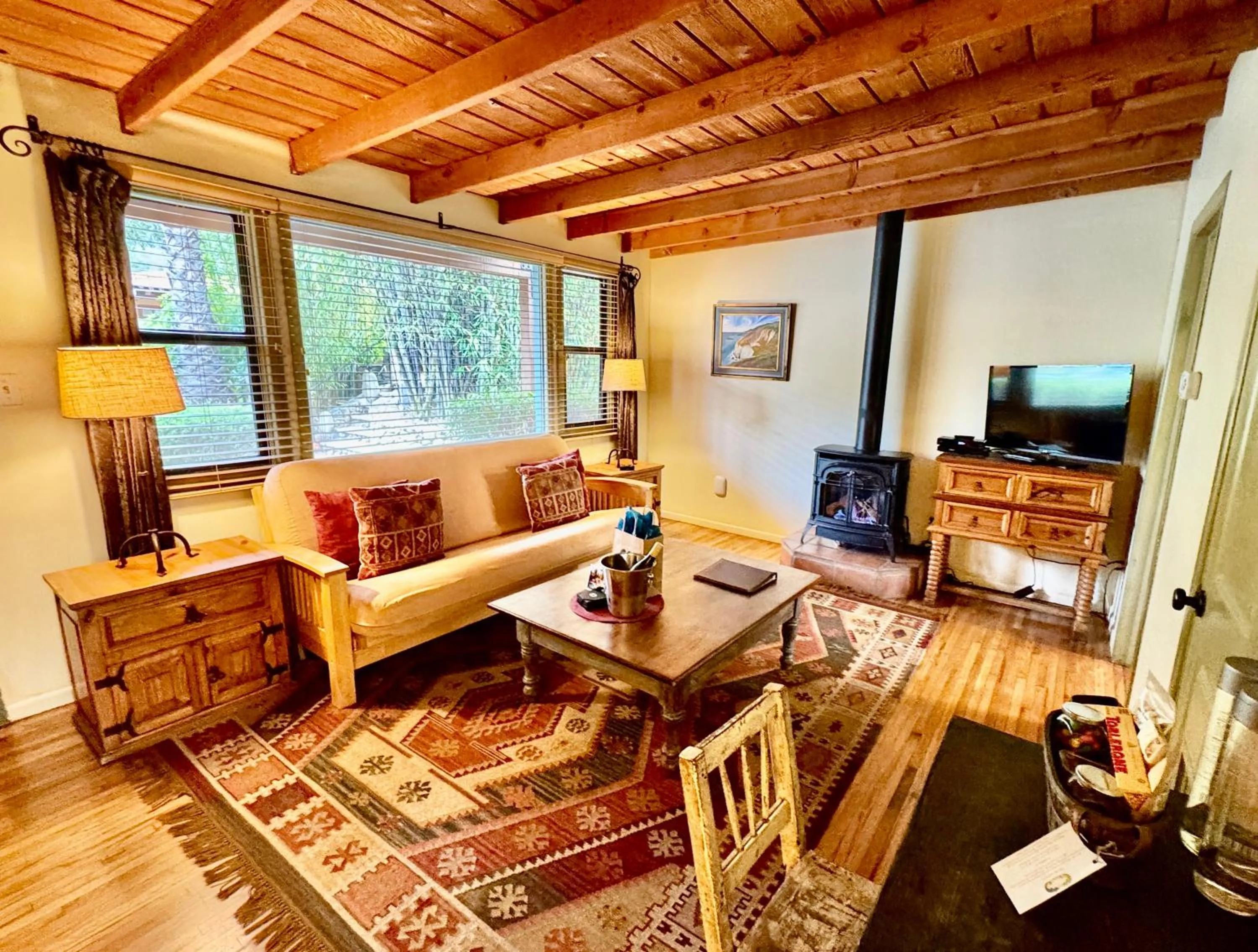 Living room in Blue Iguana Inn