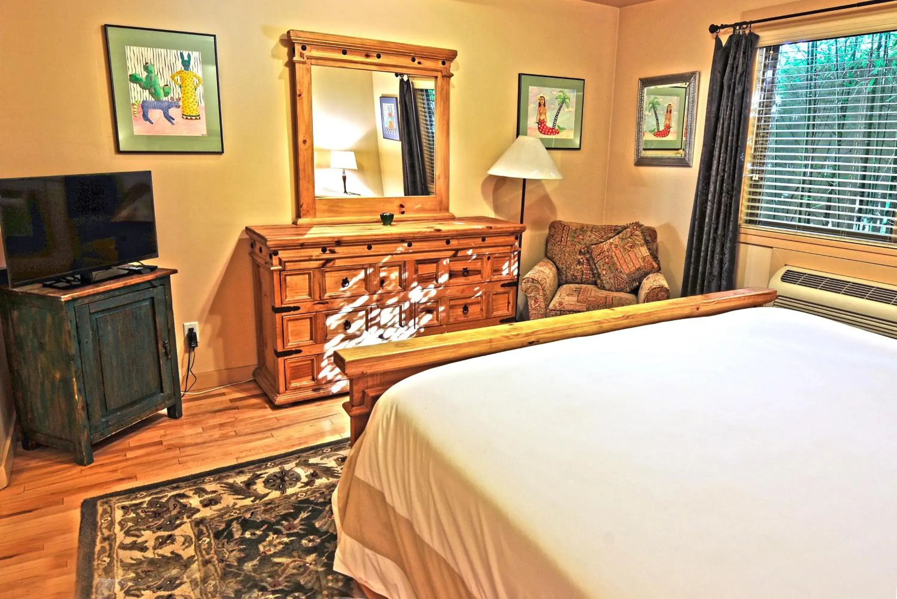 TV and multimedia, Bed in Blue Iguana Inn TV and multimedia, Bed in Blue Iguana Inn