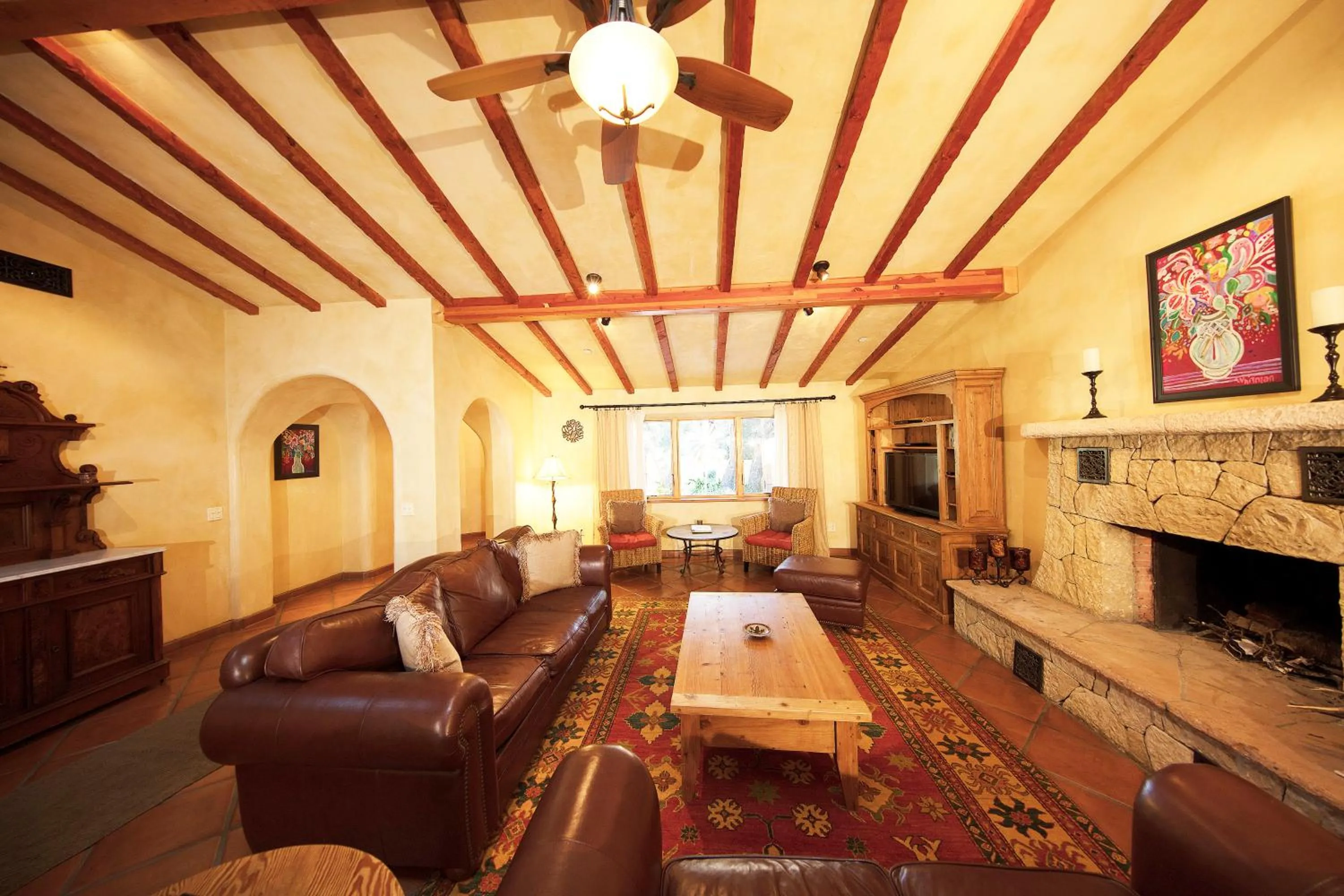 Living room in Blue Iguana Inn