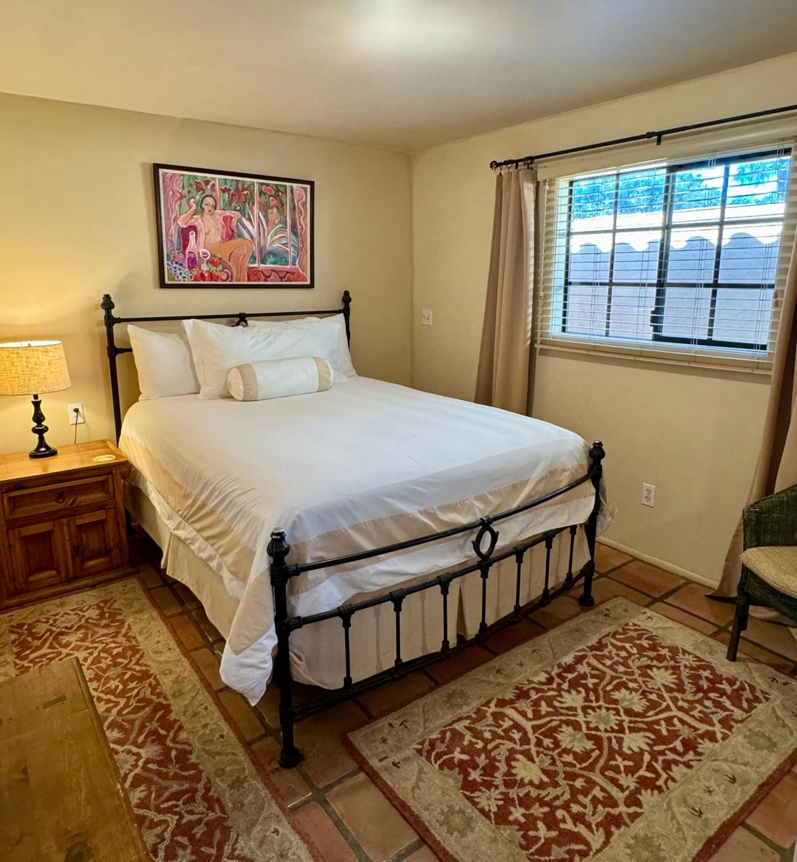 Bedroom, Bed in Blue Iguana Inn