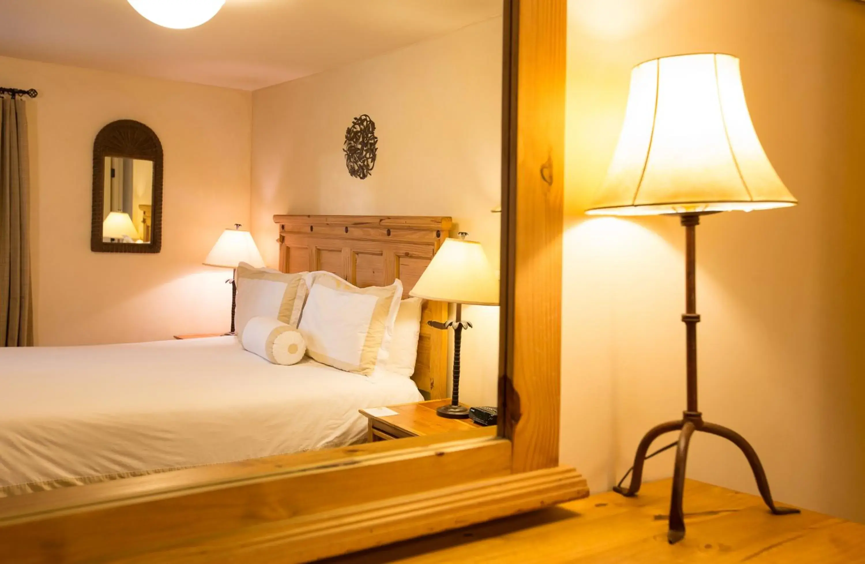 Decorative detail, Bed in Blue Iguana Inn Decorative detail, Bed in Blue Iguana Inn