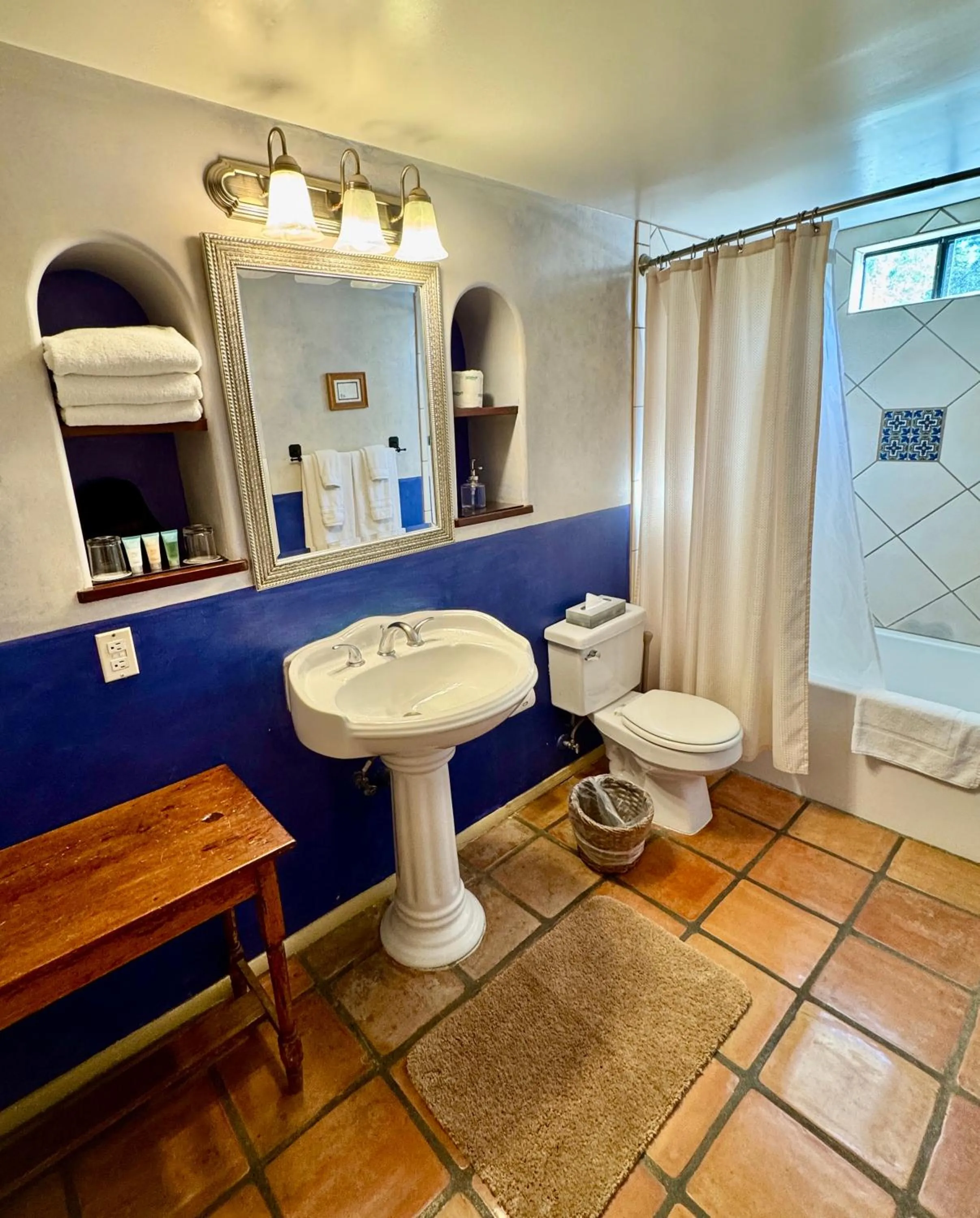 Bathroom in Blue Iguana Inn