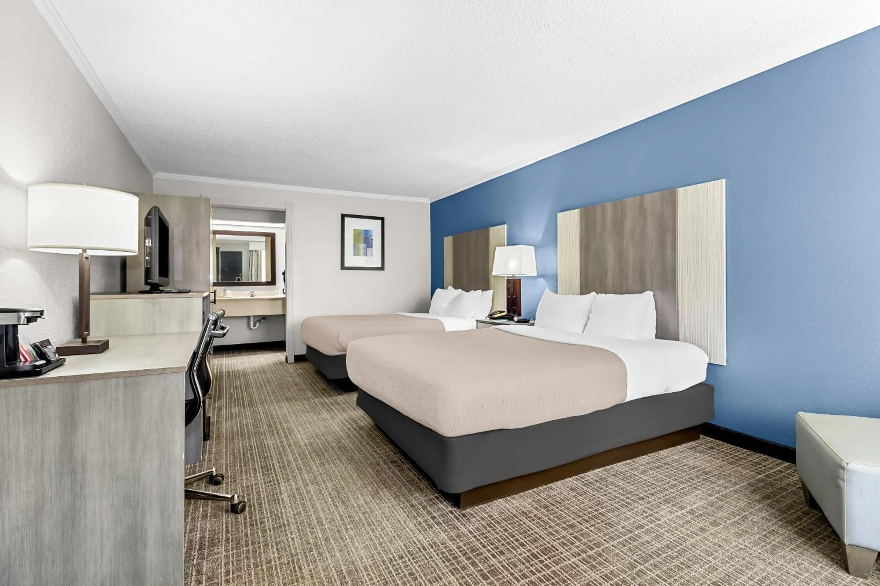 Bedroom, Bed in Quality Inn & Suites Florence Civic Center