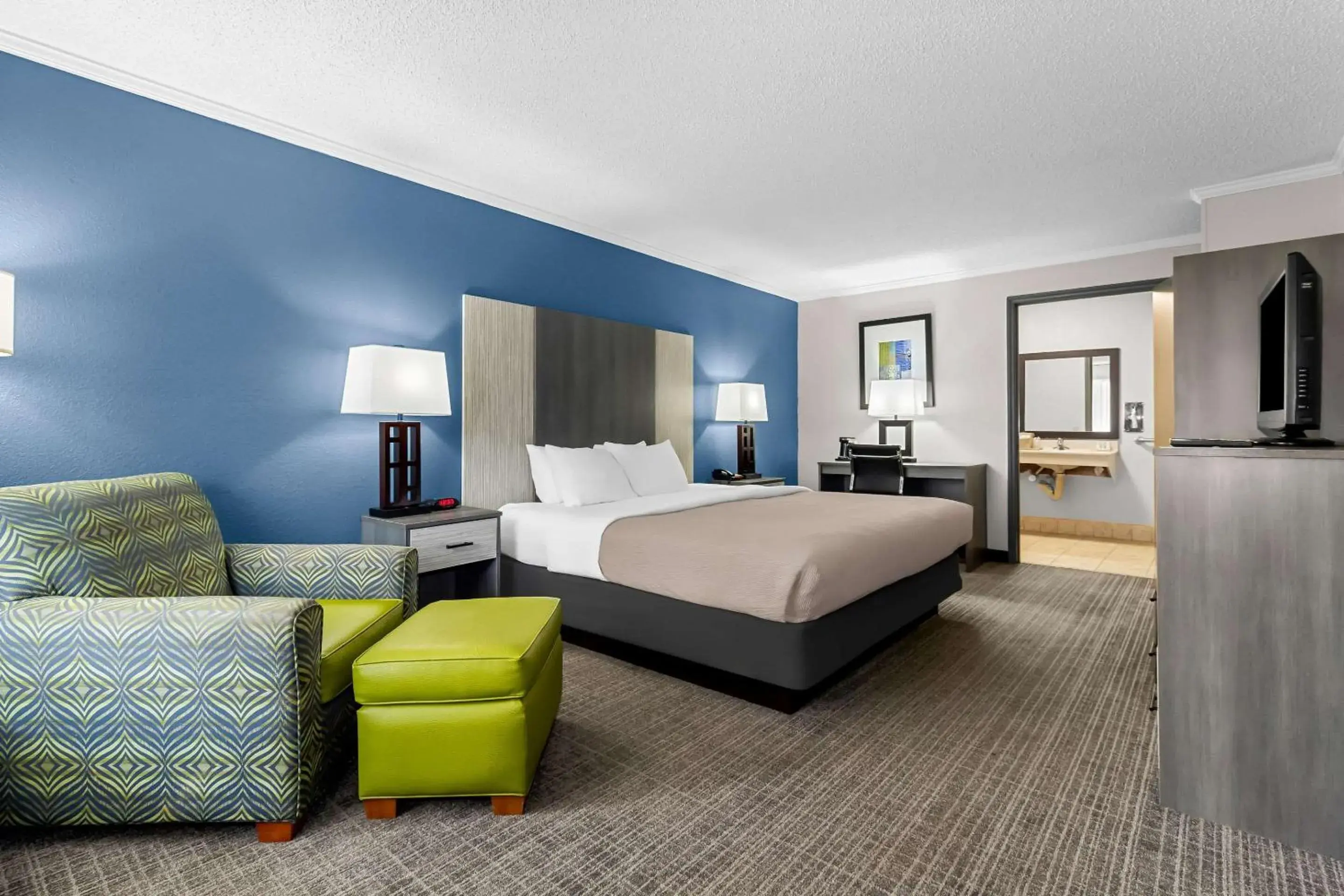 Bedroom, Bed in Quality Inn & Suites Florence Civic Center Bedroom, Bed in Quality Inn & Suites Florence Civic Center