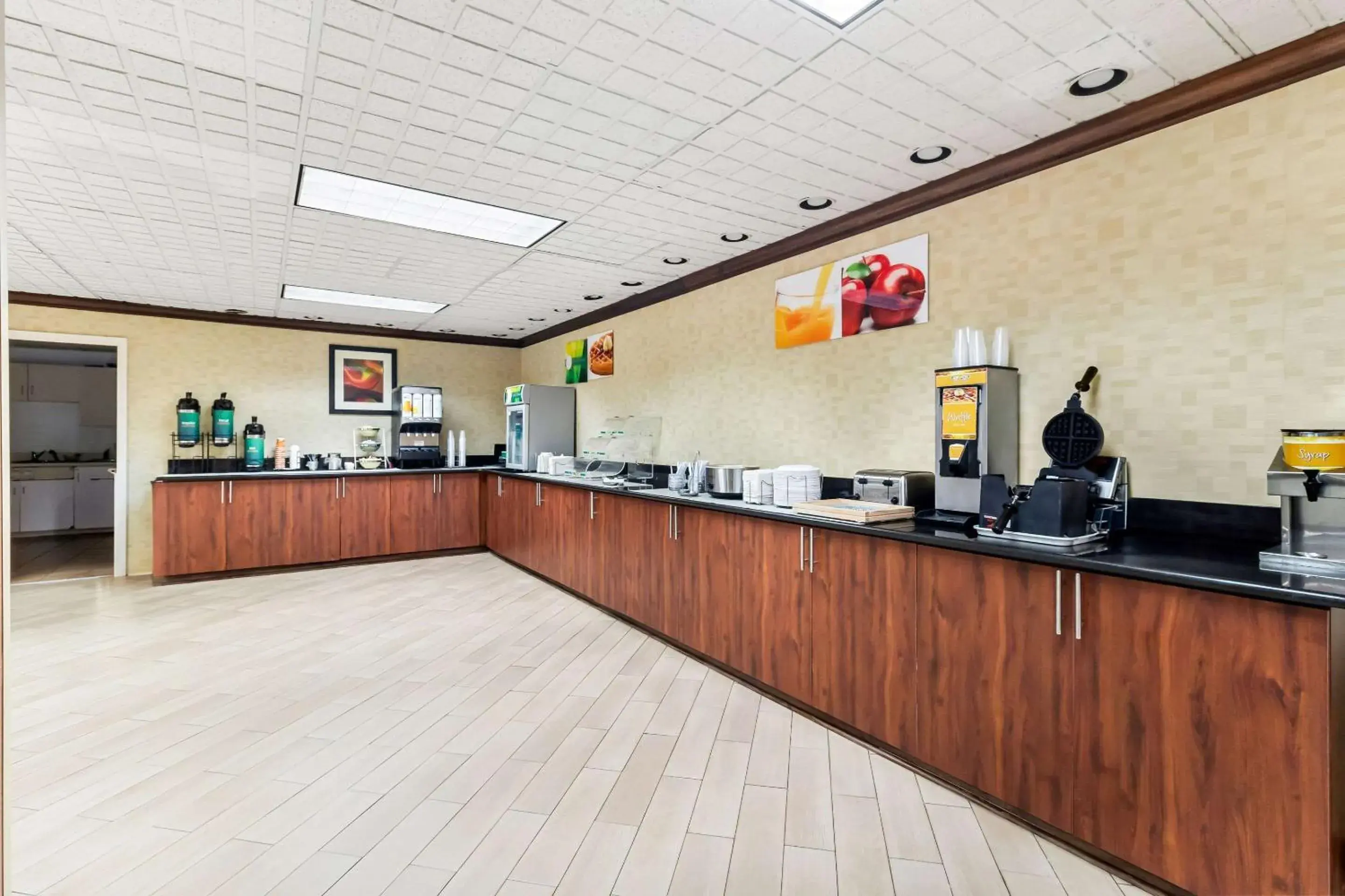 Breakfast in Quality Inn & Suites Florence Civic Center Breakfast in Quality Inn & Suites Florence Civic Center