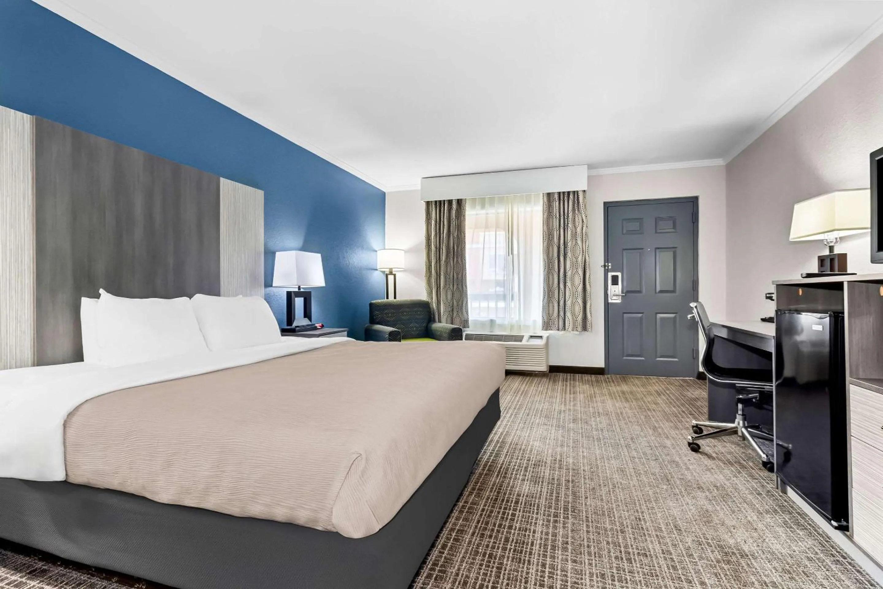 Bedroom, Bed in Quality Inn & Suites Florence Civic Center