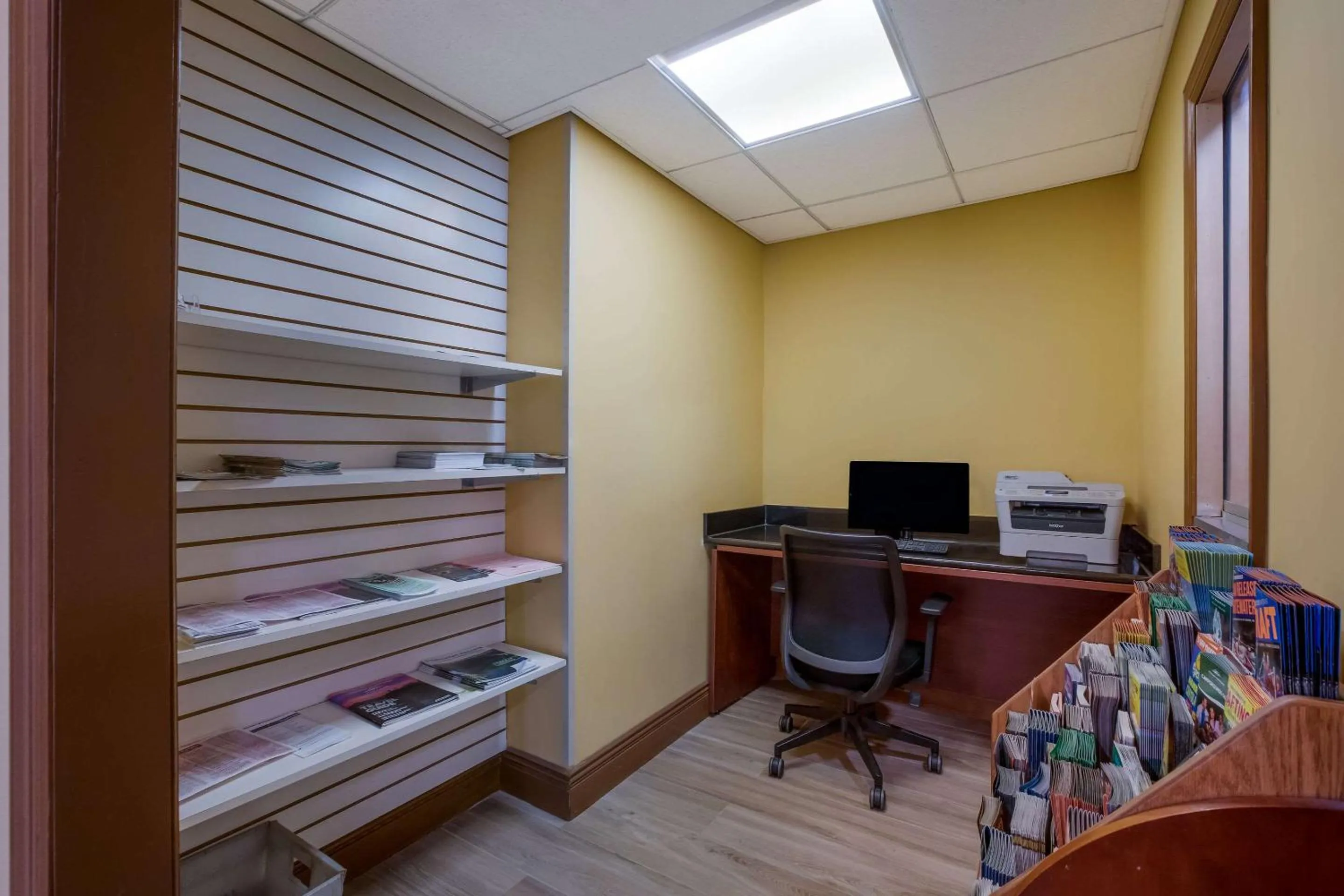 Business facilities, Bed in Quality Inn Near Princeton