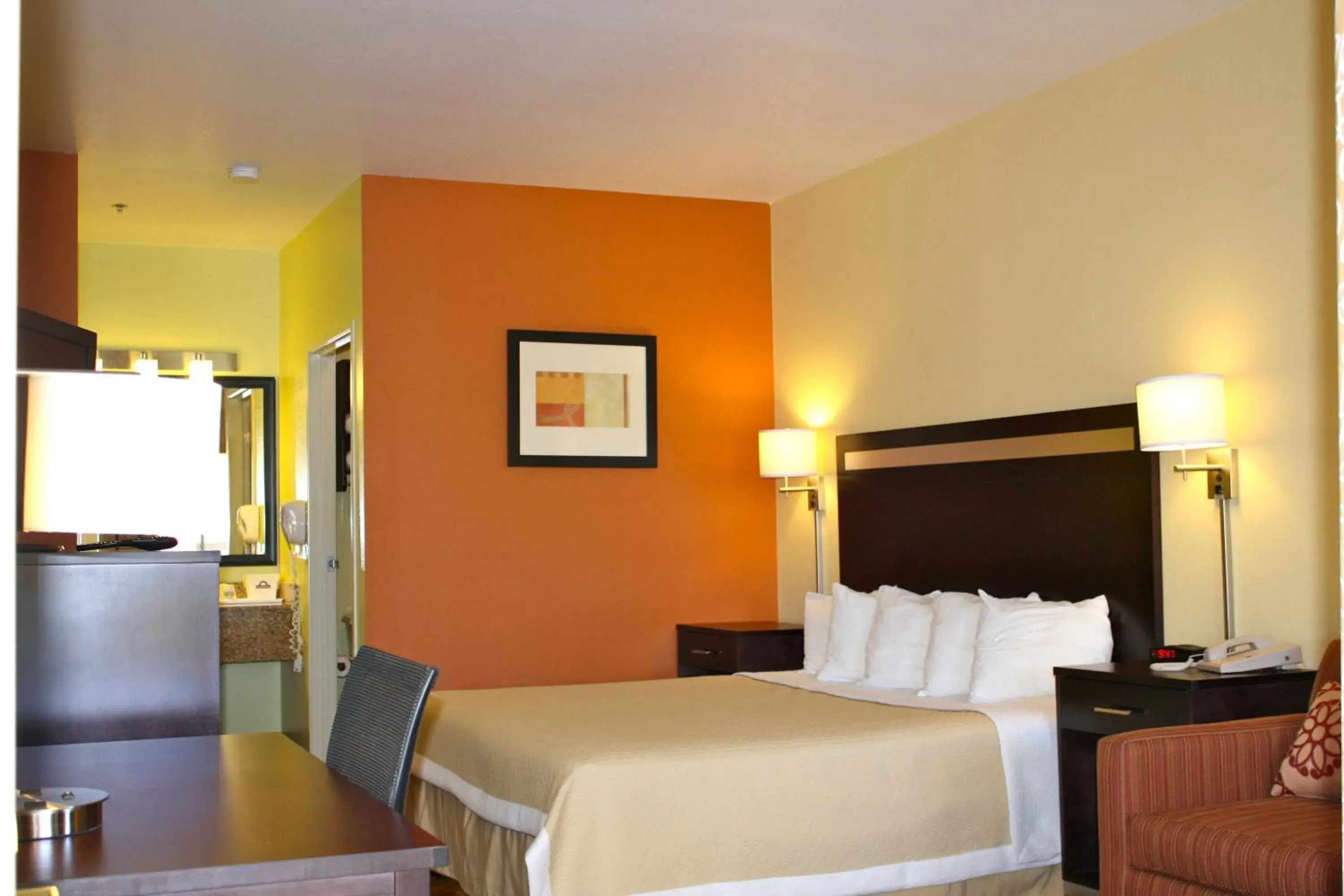 Bedroom, Bed in Days Inn by Wyndham Globe Bedroom, Bed in Days Inn by Wyndham Globe