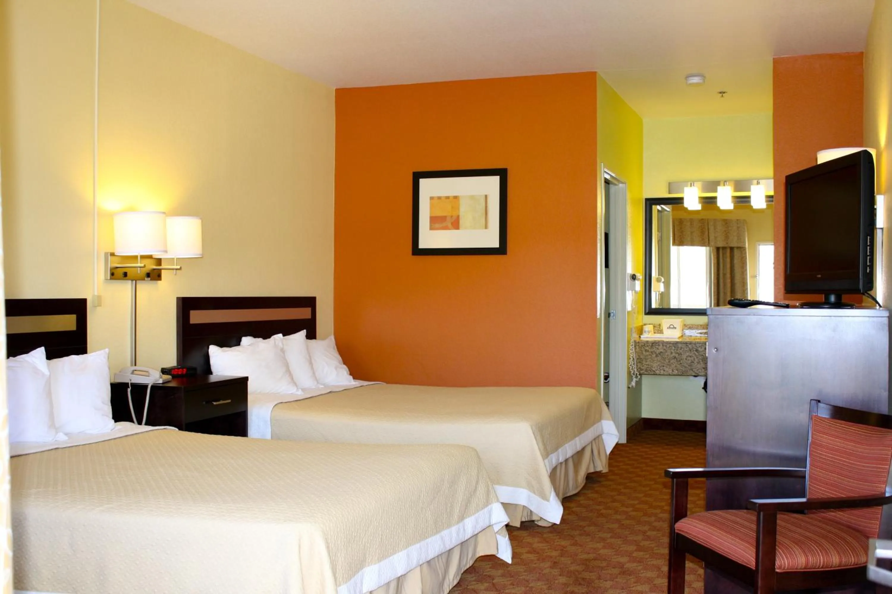 Bedroom, Bed in Days Inn by Wyndham Globe