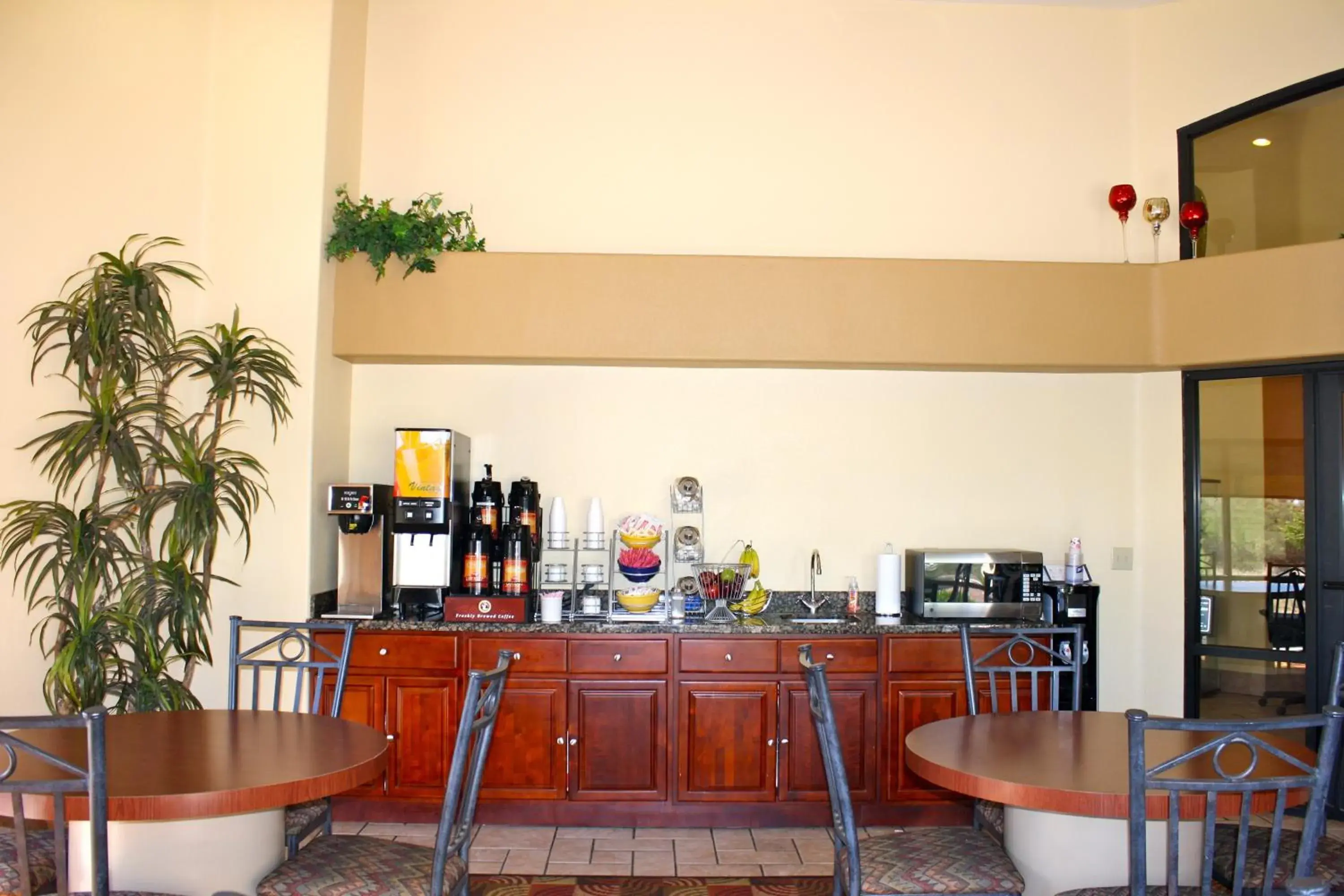 American breakfast in Days Inn by Wyndham Globe American breakfast in Days Inn by Wyndham Globe