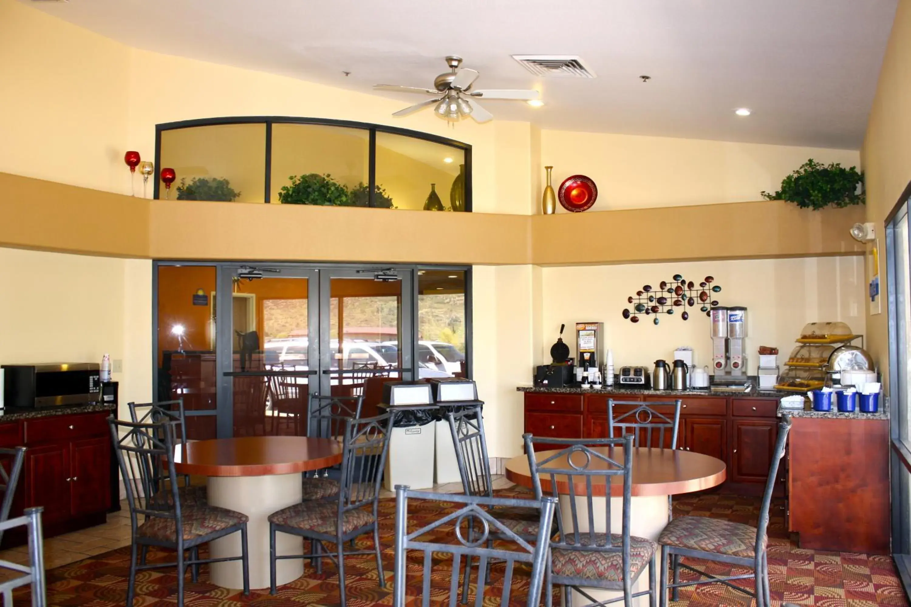 Buffet breakfast in Days Inn by Wyndham Globe Buffet breakfast in Days Inn by Wyndham Globe