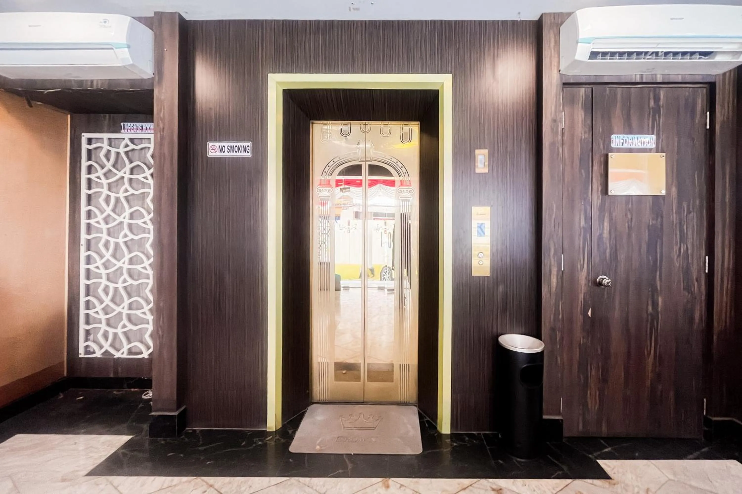 Property building in RedDoorz Plus at Paragon Nagoya Hotel Batam