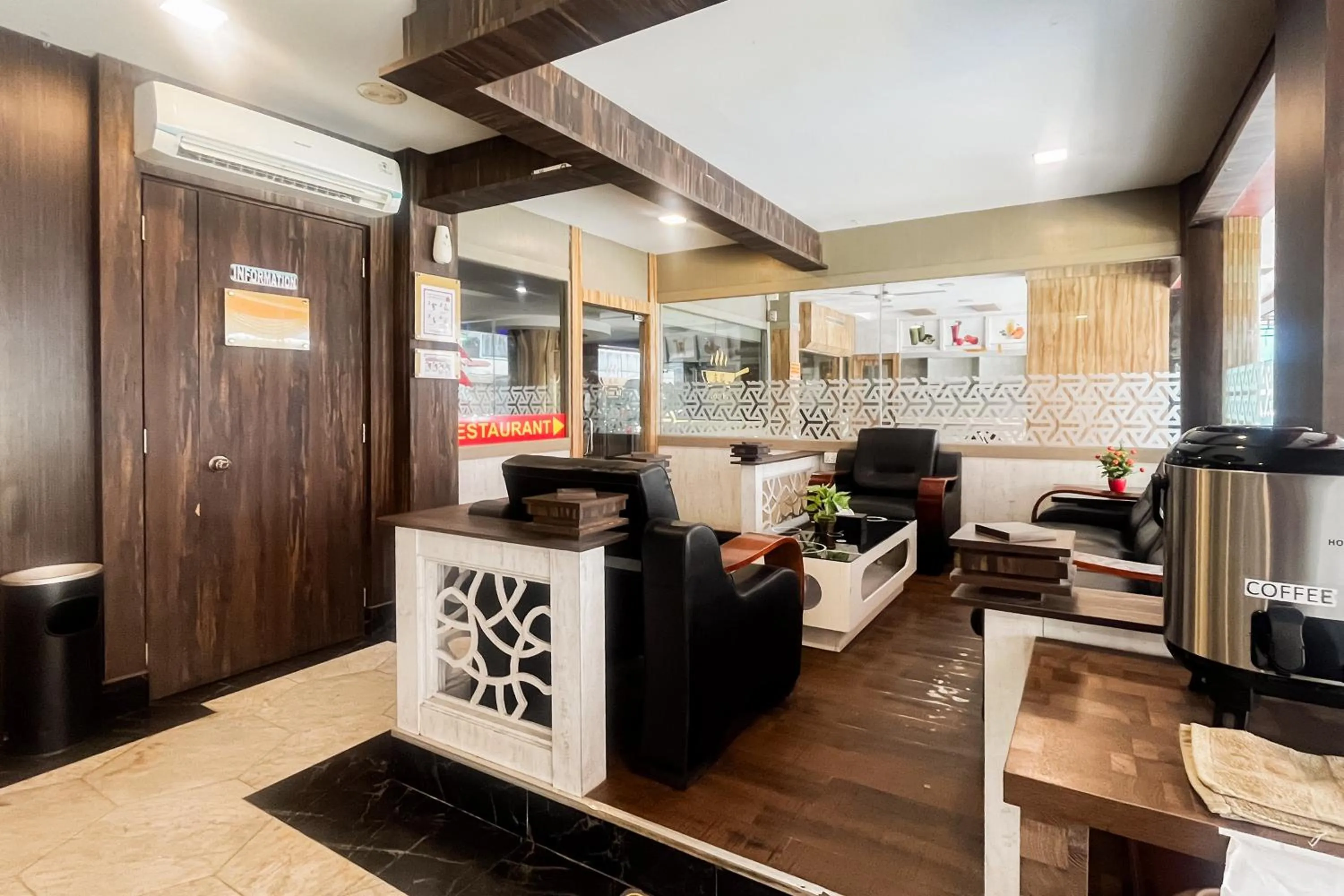 Lobby or reception in RedDoorz Plus at Paragon Nagoya Hotel Batam