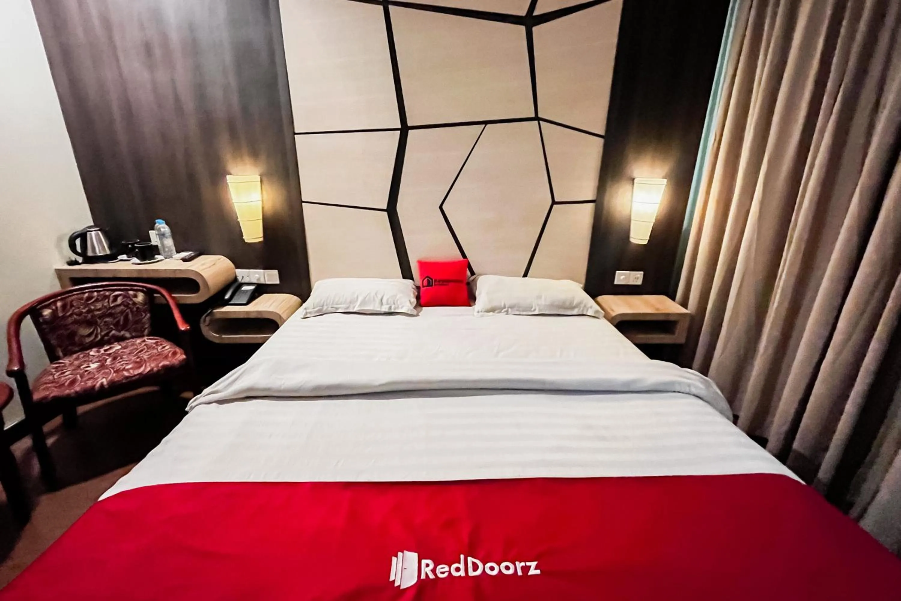 Bedroom, Bed in RedDoorz Plus at Paragon Nagoya Hotel Batam