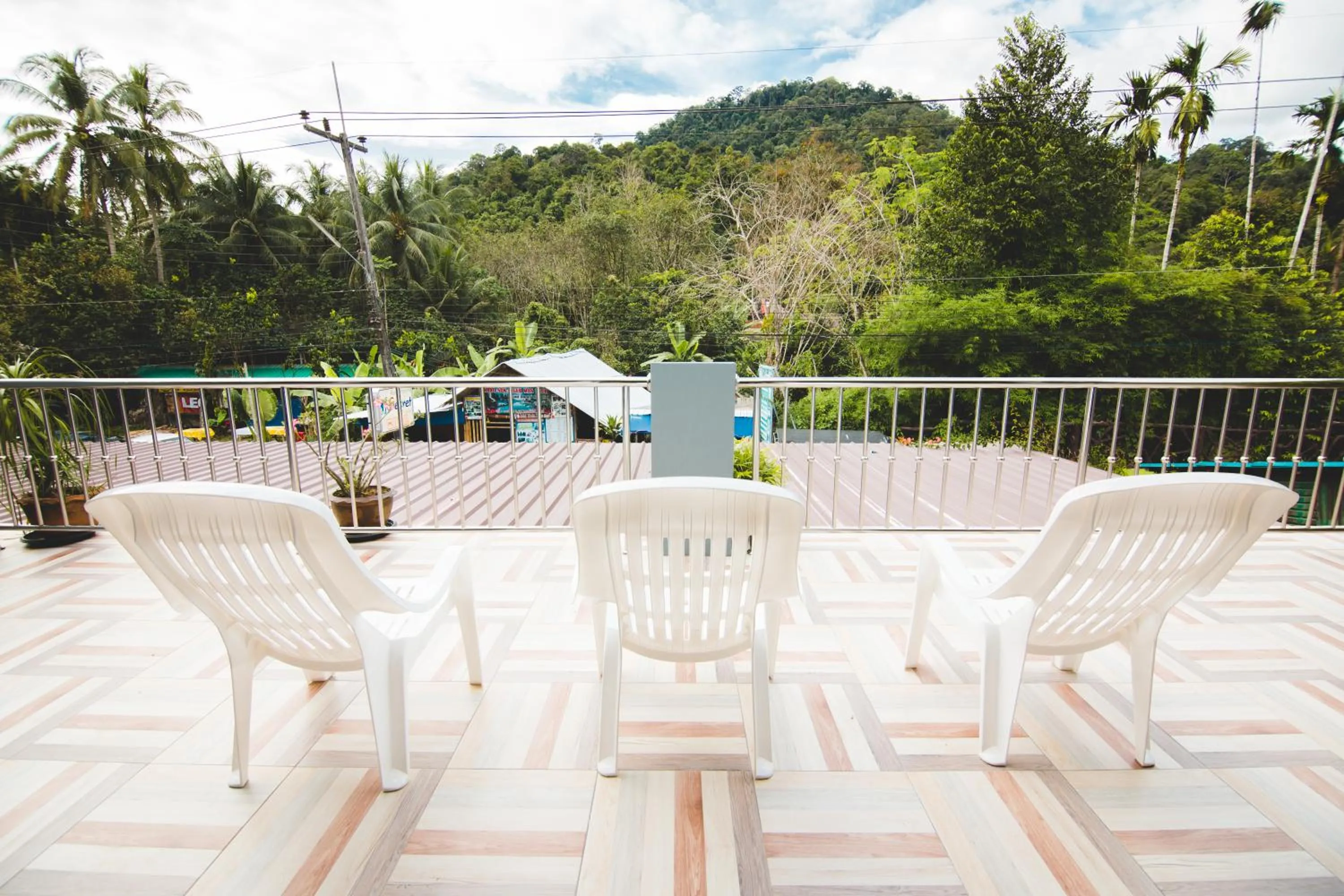 Khaosok Secret Hostel