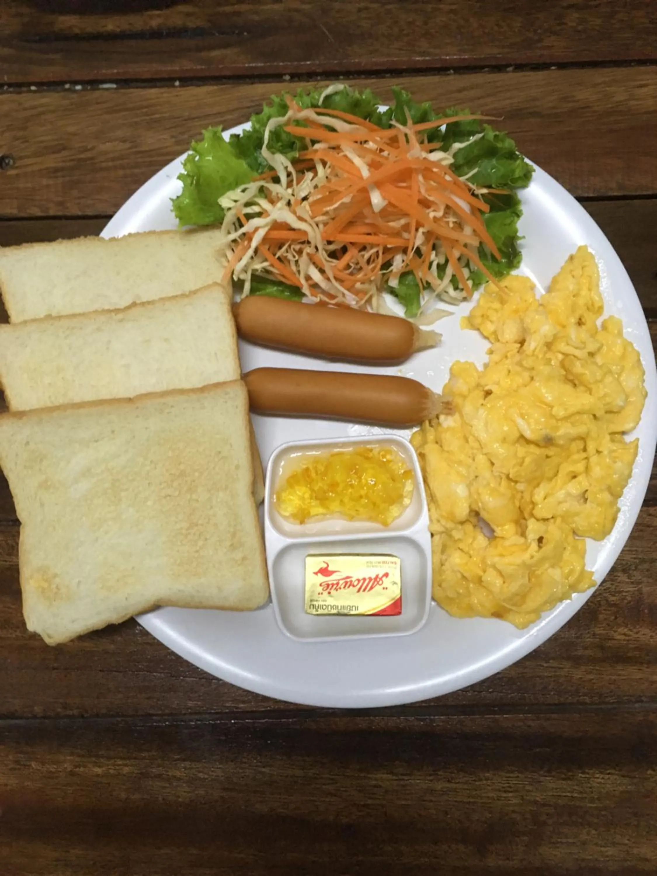 American breakfast in Khaosok Secret Hostel