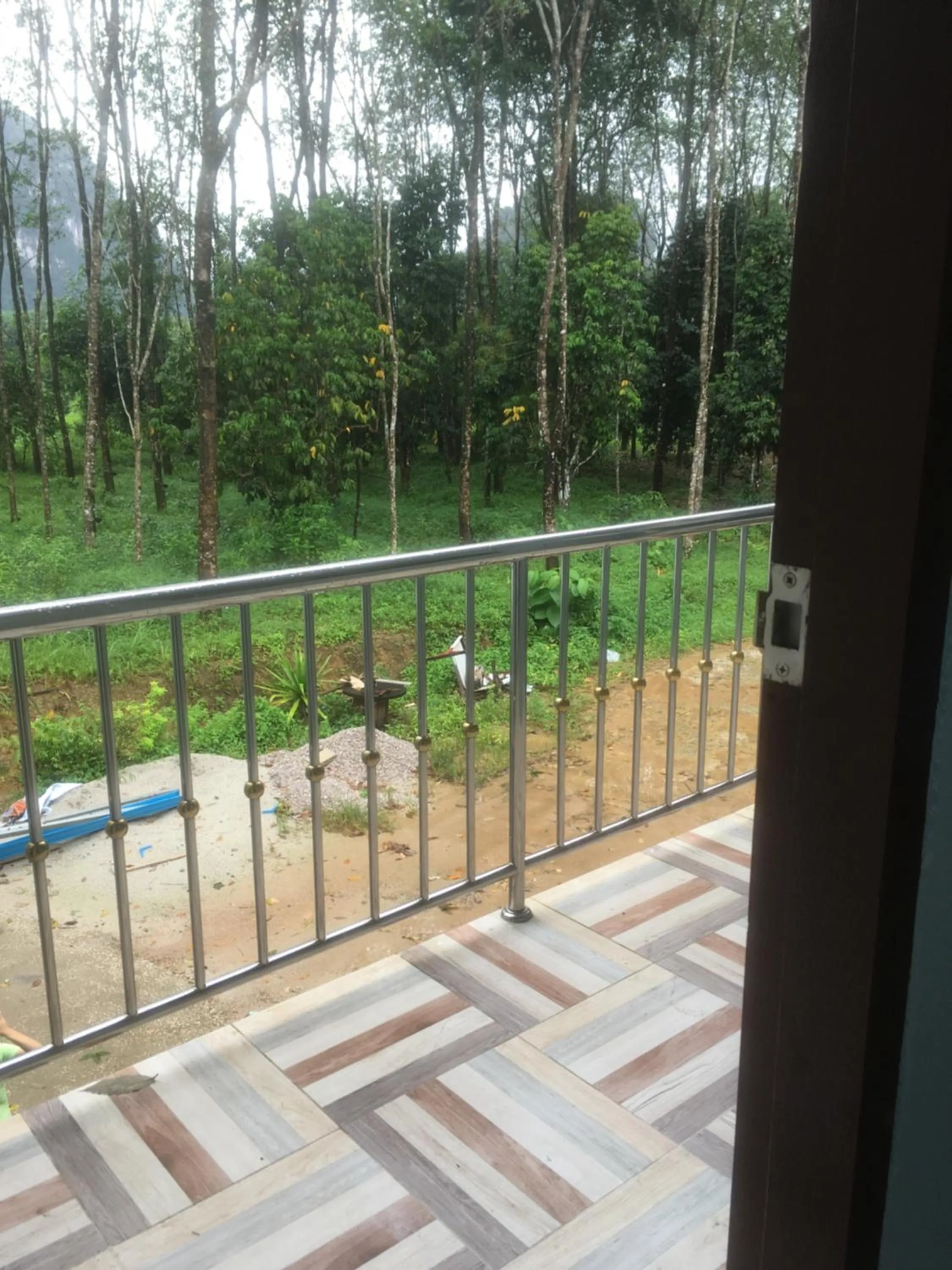 Khaosok Secret Hostel