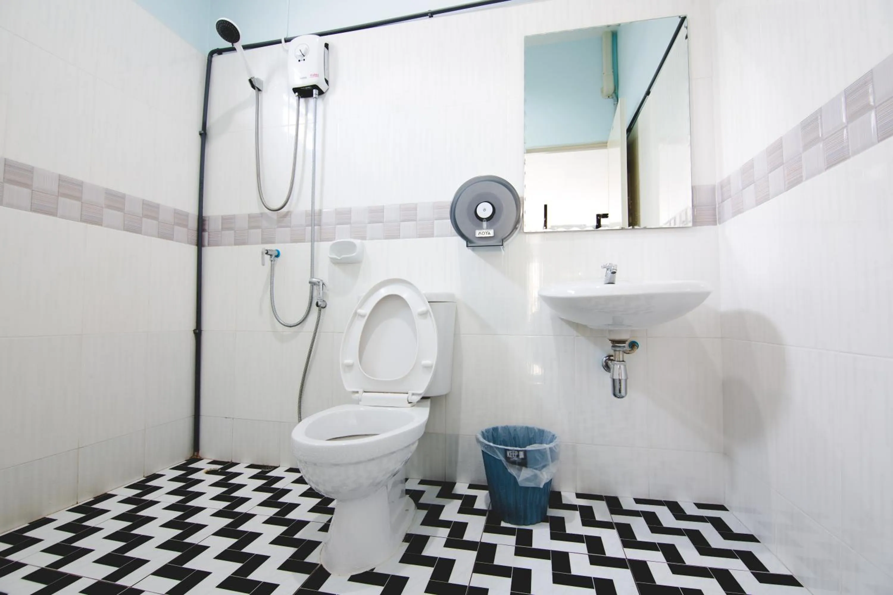 Shower in Khaosok Secret Hostel