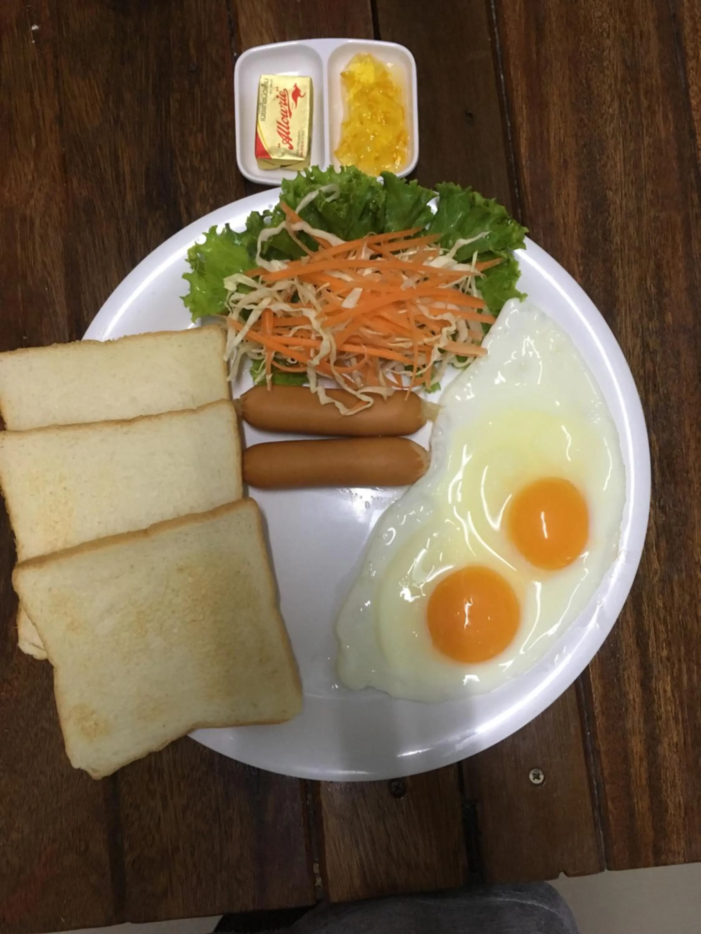 American breakfast in Khaosok Secret Hostel
