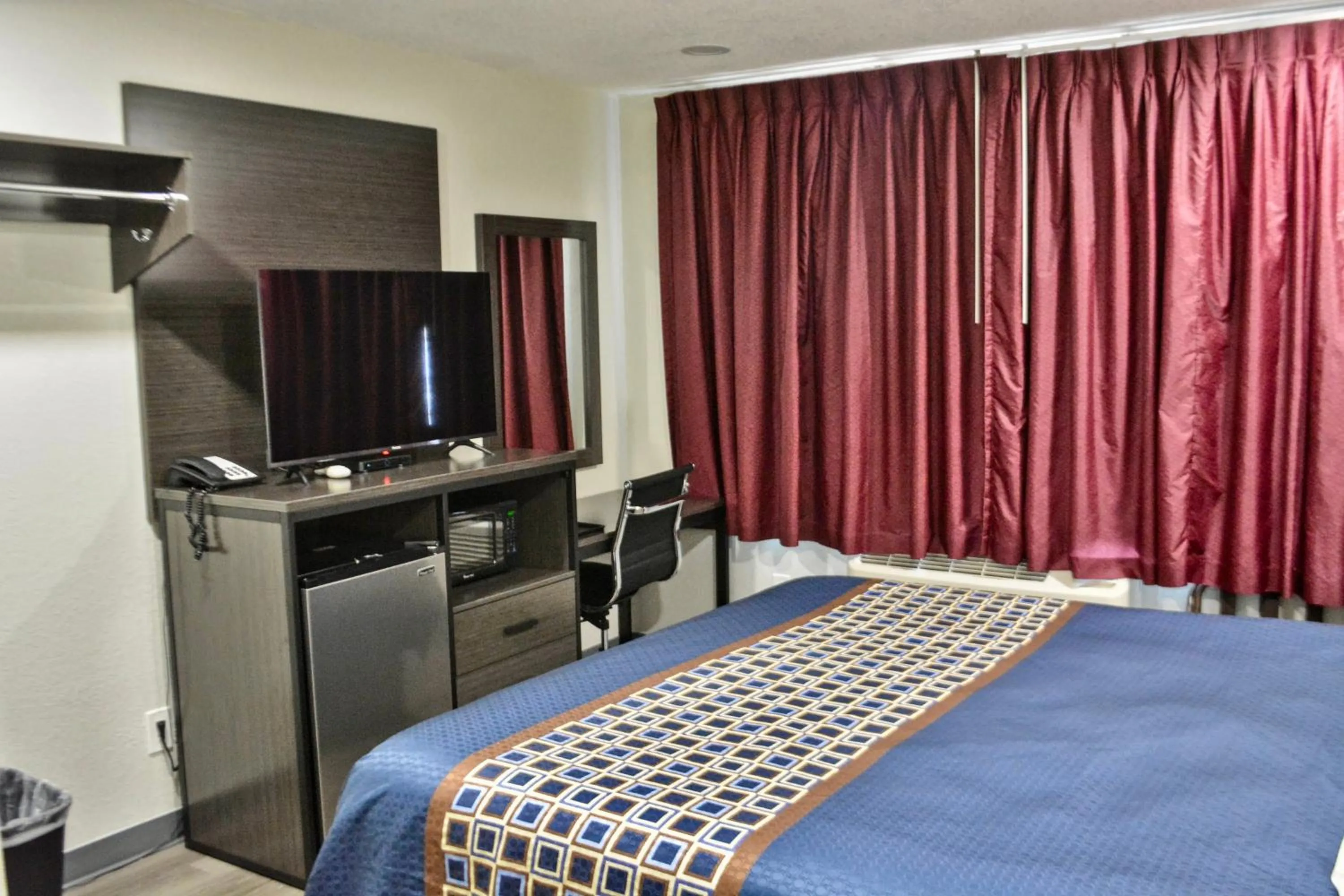 Bed in Maverick Motel - Modern Renovated Motel