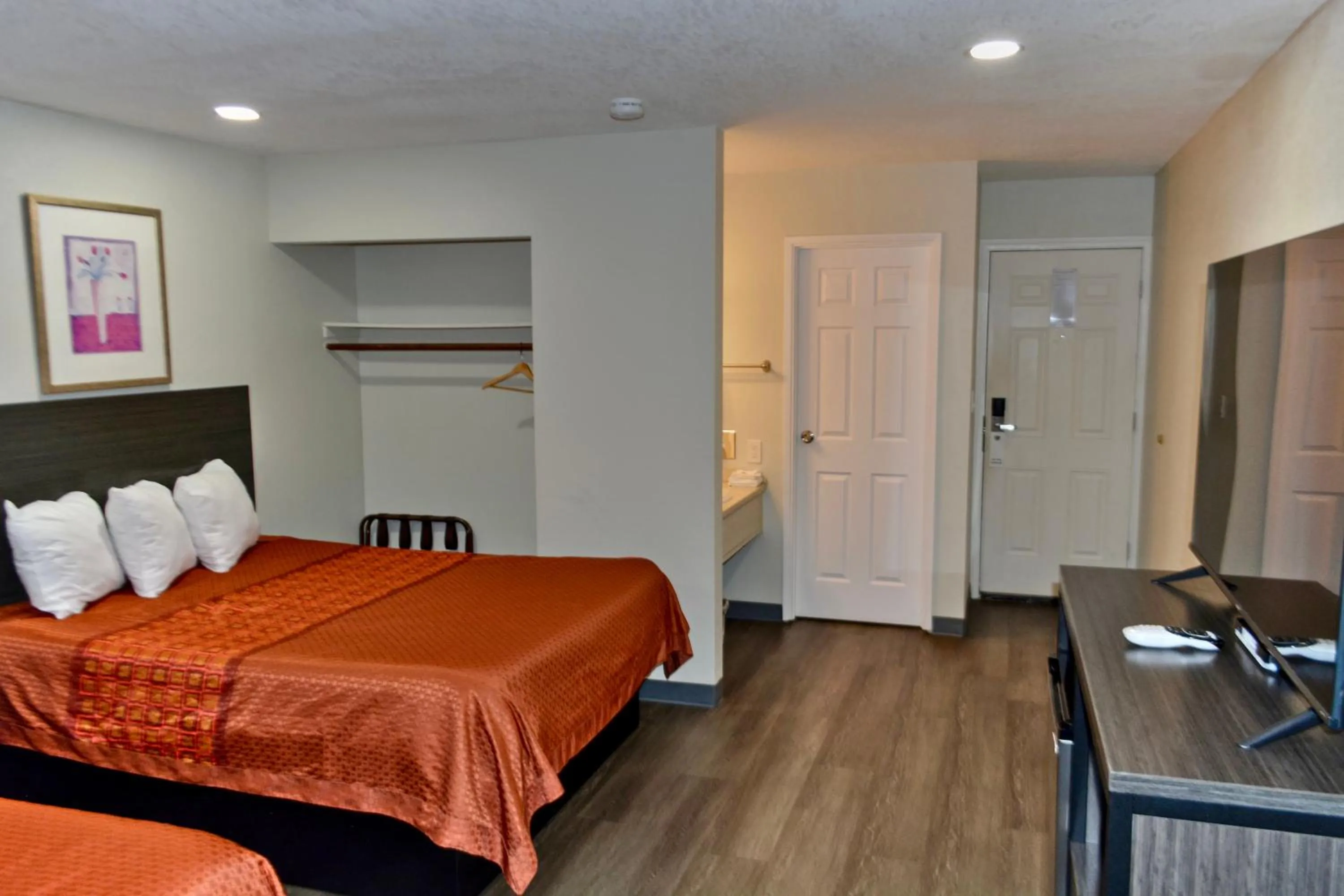 Bed in Maverick Motel - Modern Renovated Motel