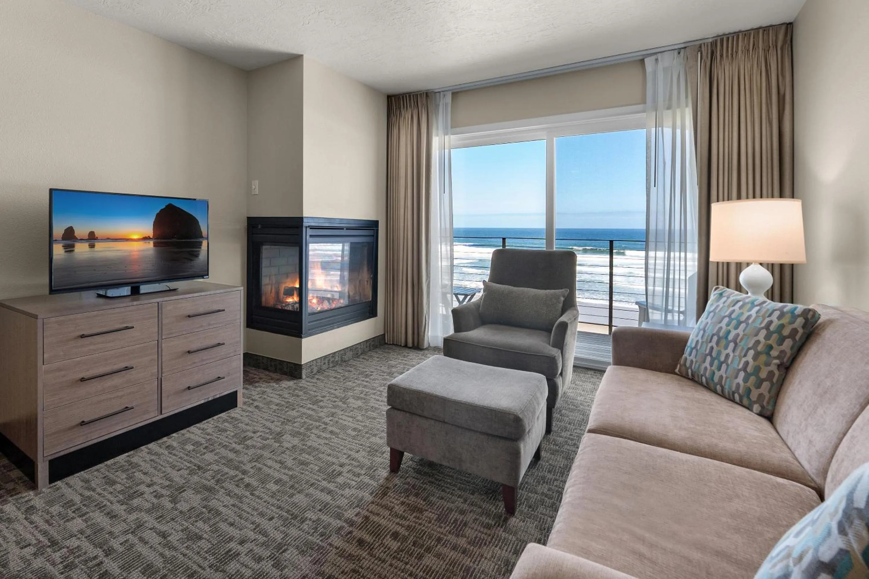 Fireplace Suite with Ocean View in Pelican Shores Inn