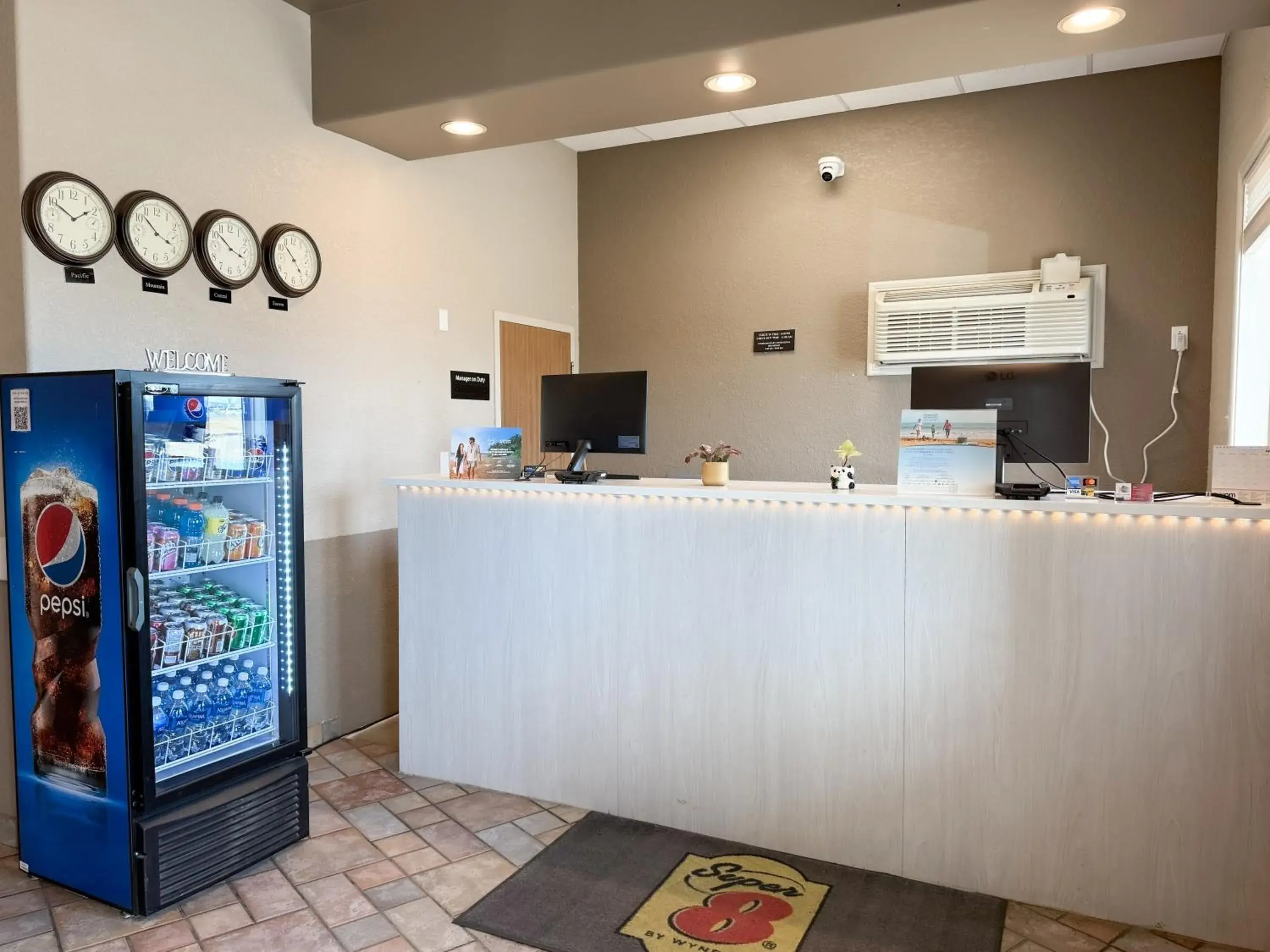 Lobby or reception in Super 8 by Wyndham Medicine Hat AB Lobby or reception in Super 8 by Wyndham Medicine Hat AB