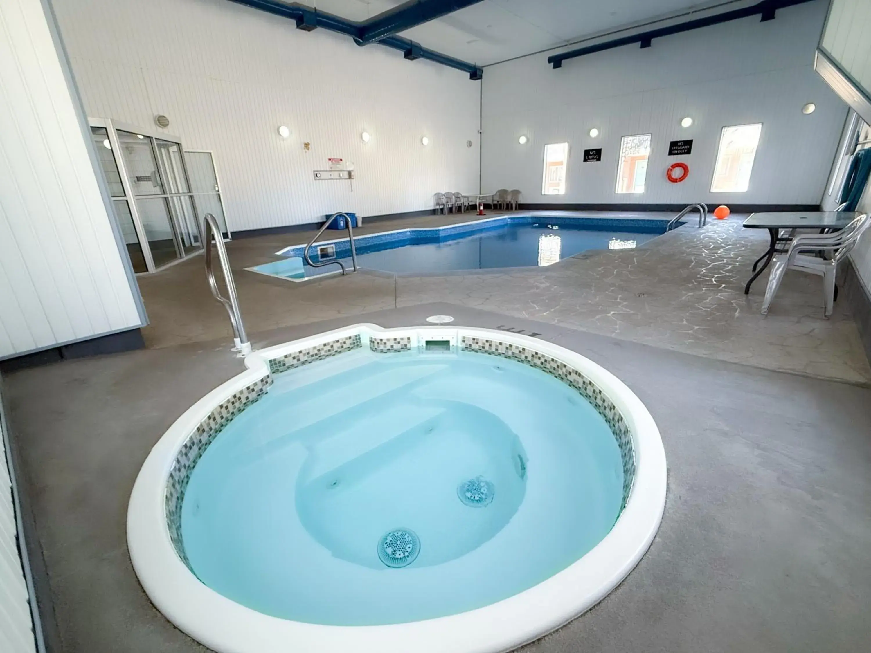 Hot Tub in Super 8 by Wyndham Medicine Hat AB Hot Tub in Super 8 by Wyndham Medicine Hat AB