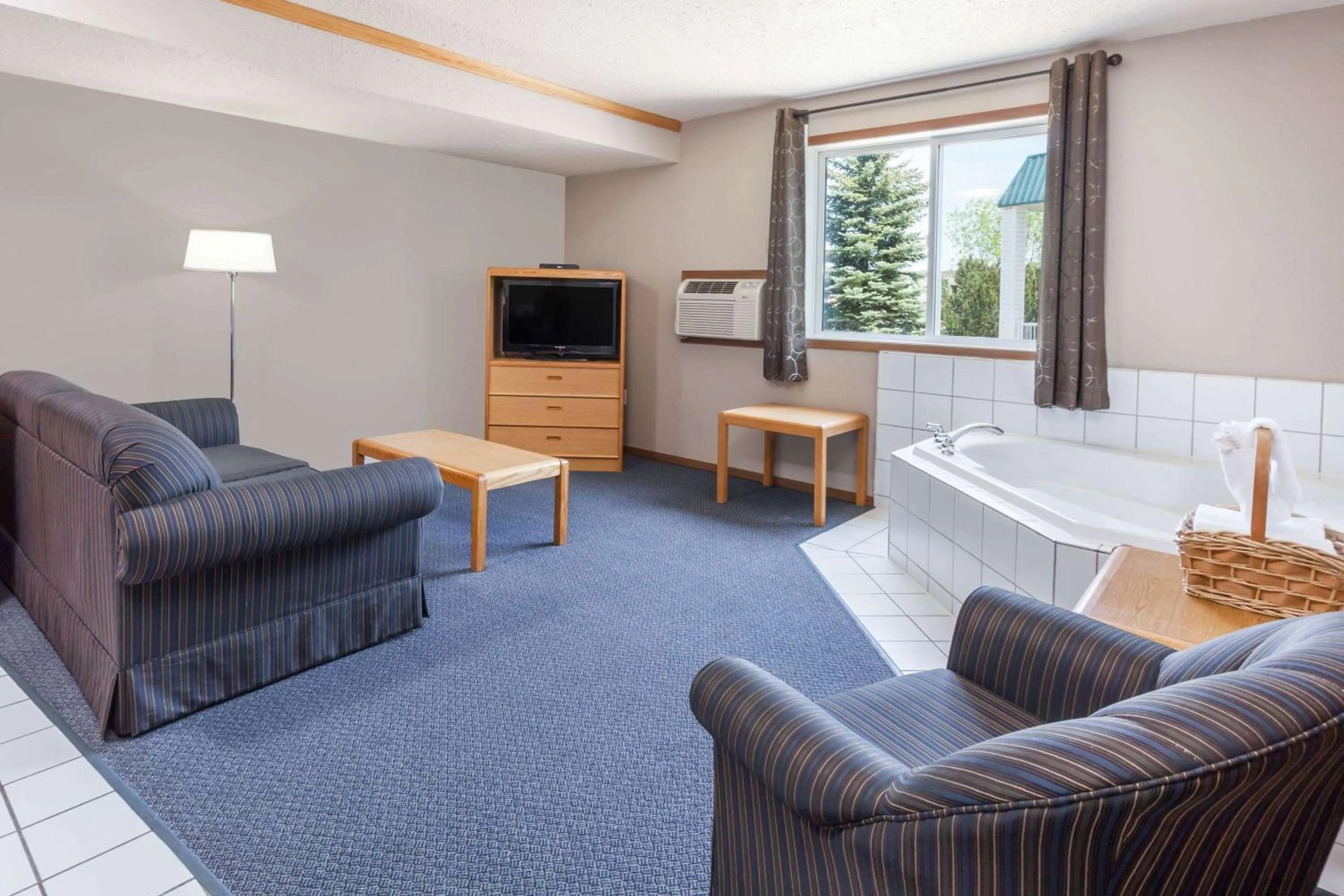 Photo of the whole room in Super 8 by Wyndham Medicine Hat AB