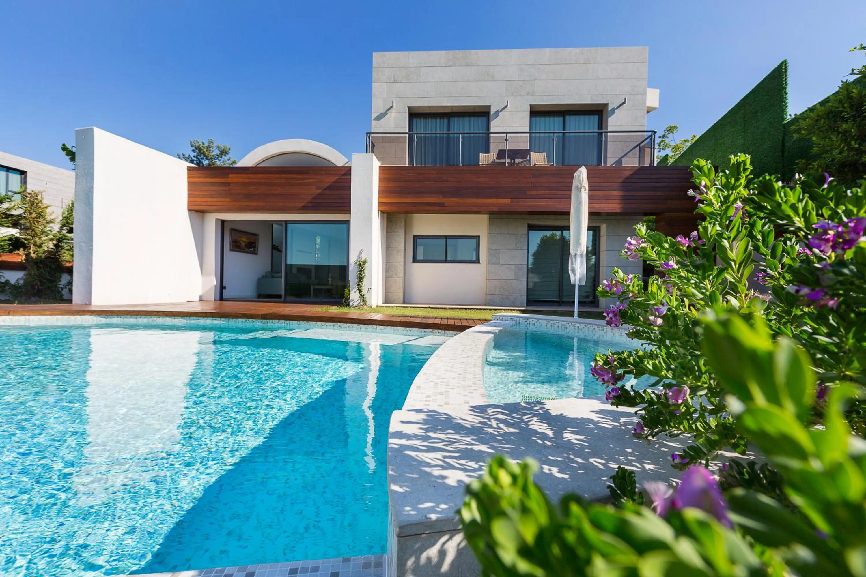 Swimming pool in Alya Sierra Villa Hotel