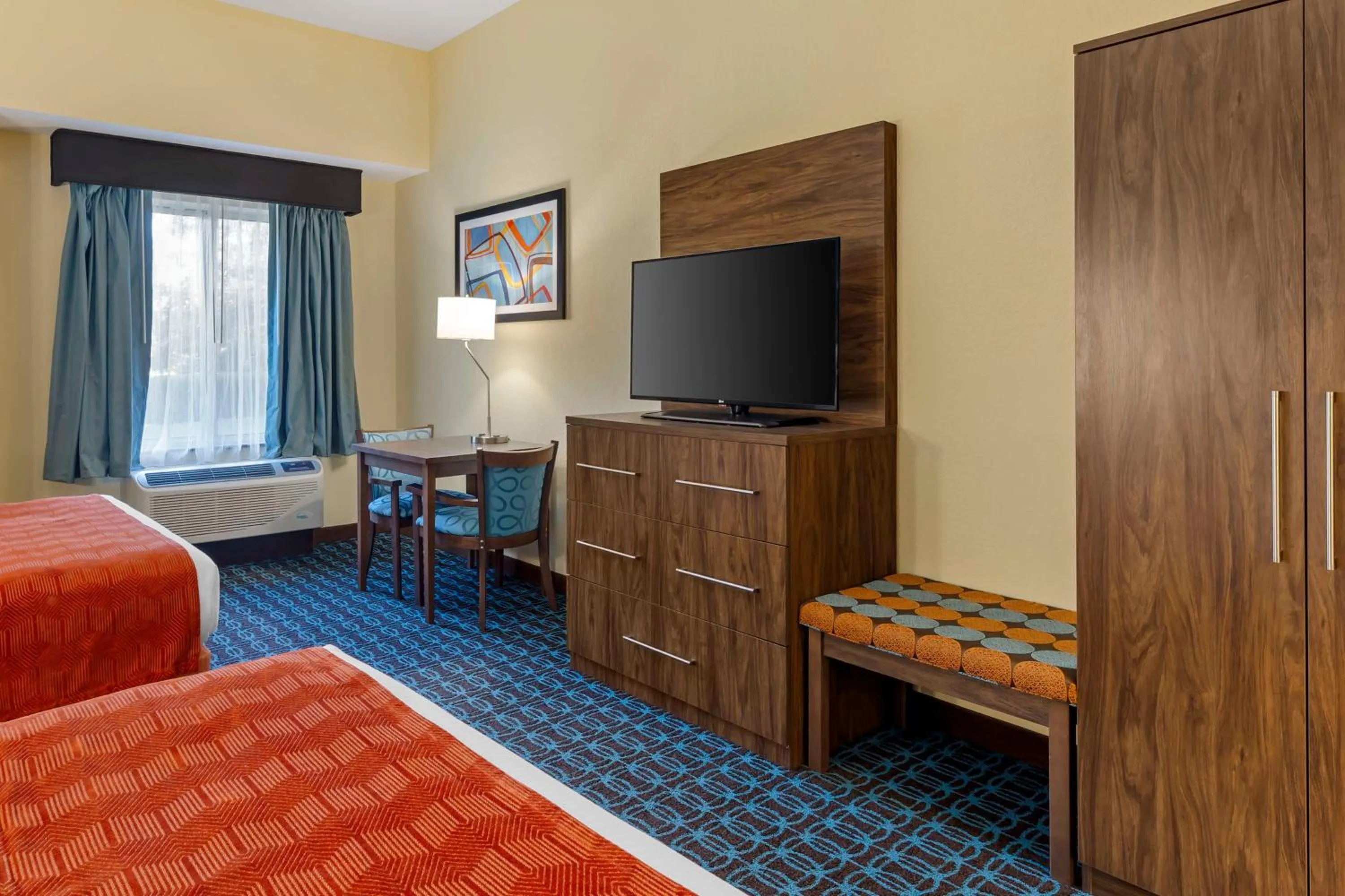 TV and multimedia, Bed in Best Western Plus North Shore Hotel