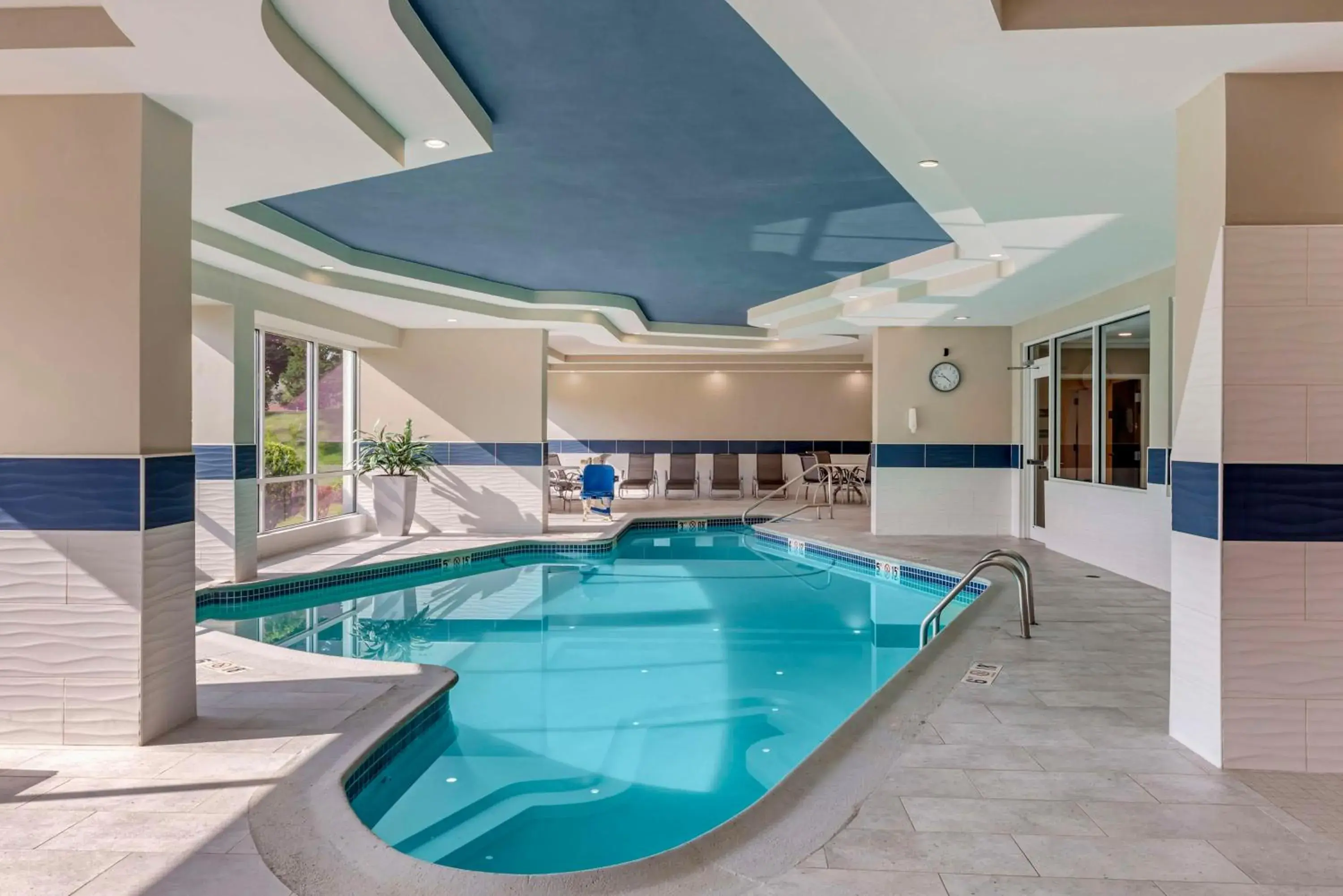 Pool view in Best Western Plus North Shore Hotel Pool view in Best Western Plus North Shore Hotel