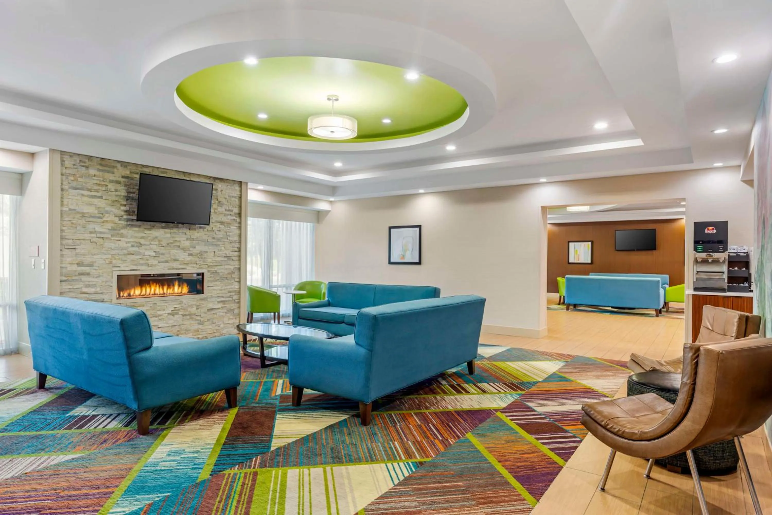 Communal lounge/ TV room in Best Western Plus North Shore Hotel