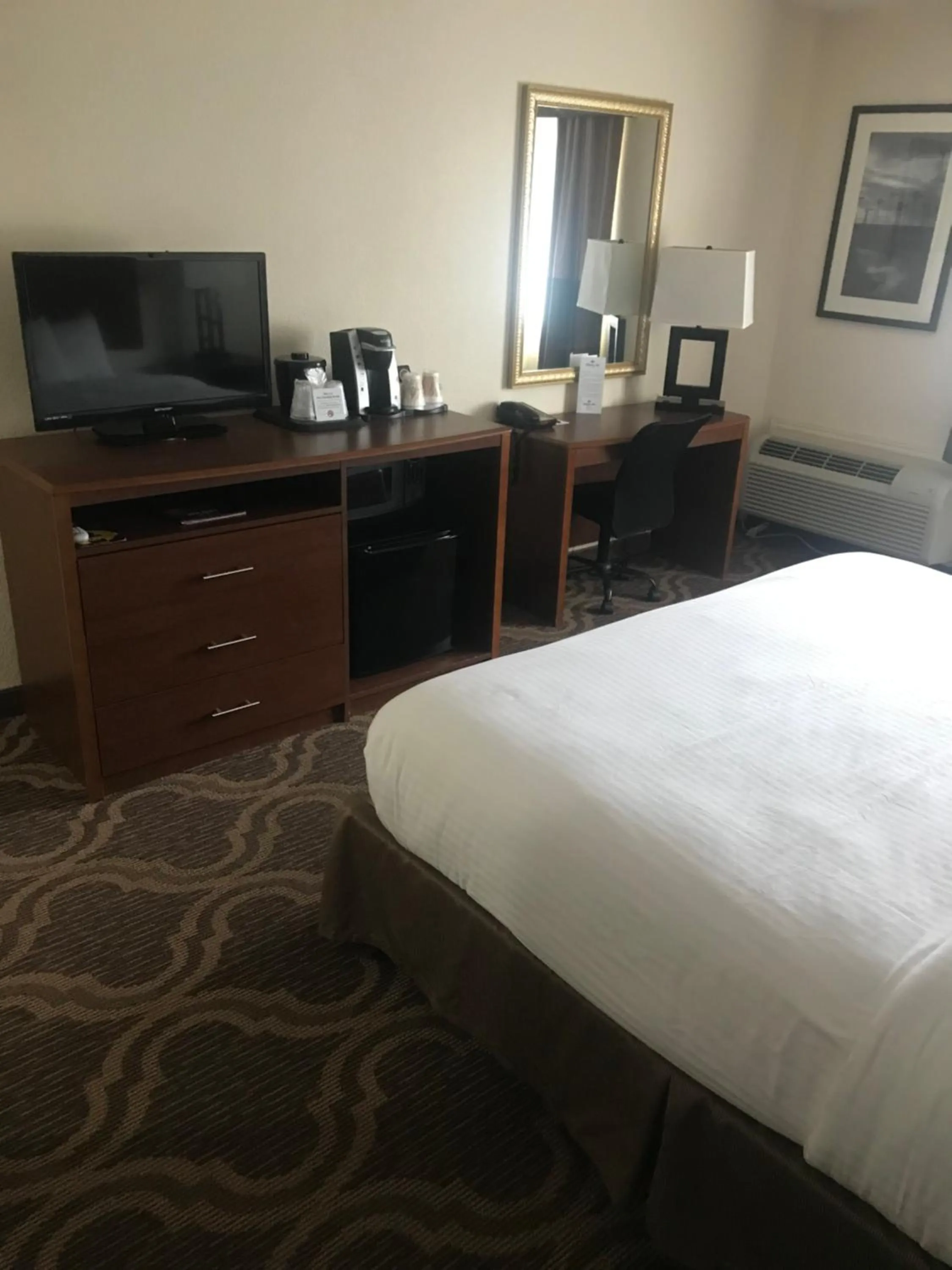 Coffee/tea facilities, Bed in Ashmore Inn and Suites Lubbock