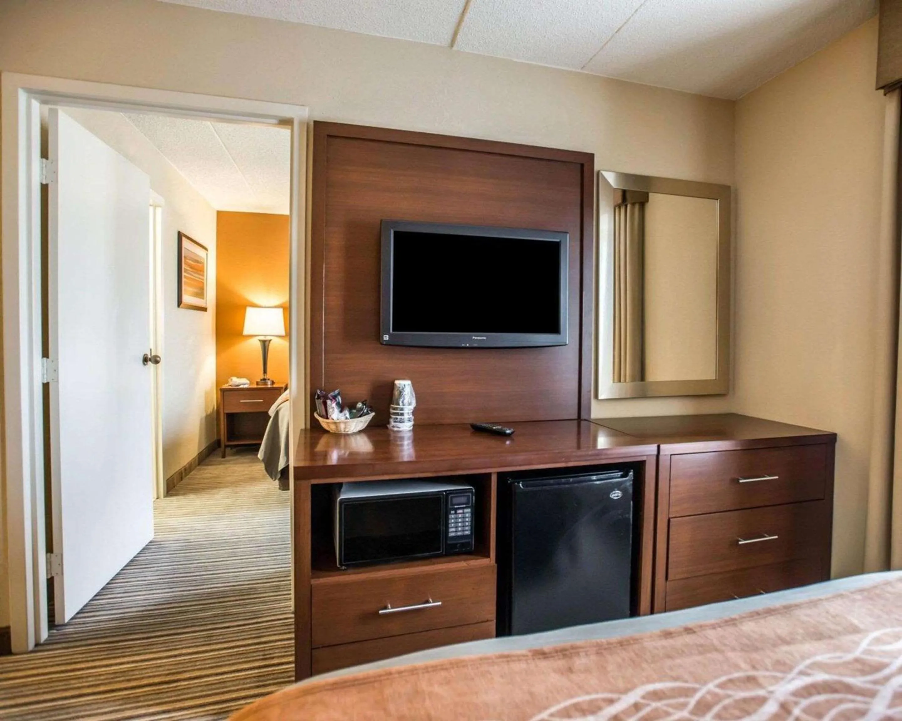 Bedroom in Comfort Inn Hummelstown near the Park - Hershey