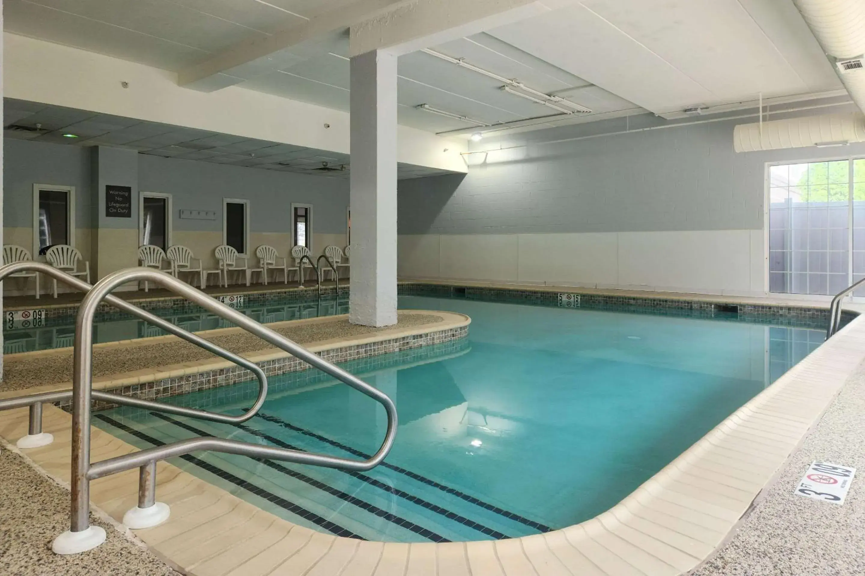 Swimming pool in Comfort Inn Hummelstown near the Park - Hershey Swimming pool in Comfort Inn Hummelstown near the Park - Hershey