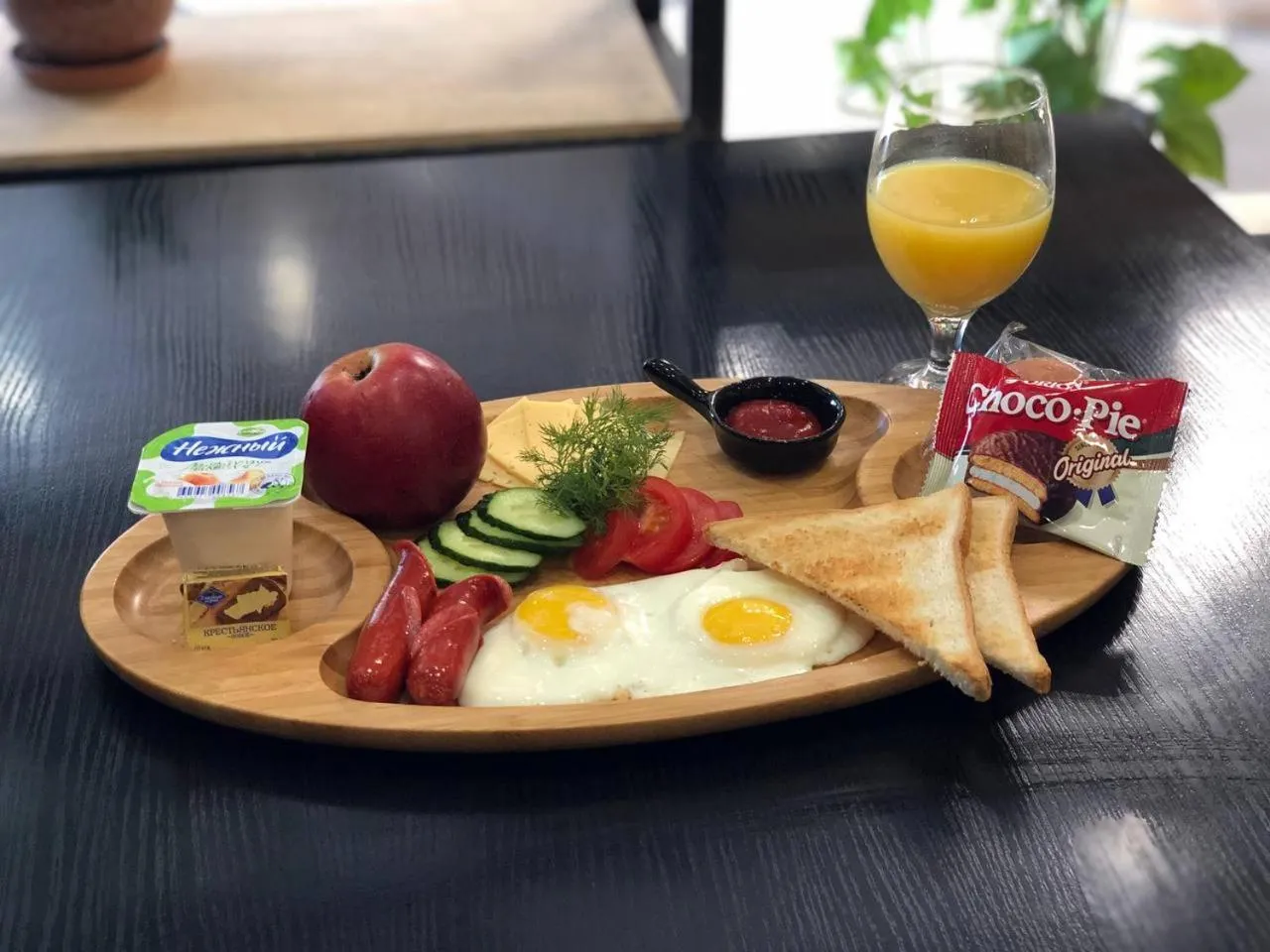 Breakfast in G Empire