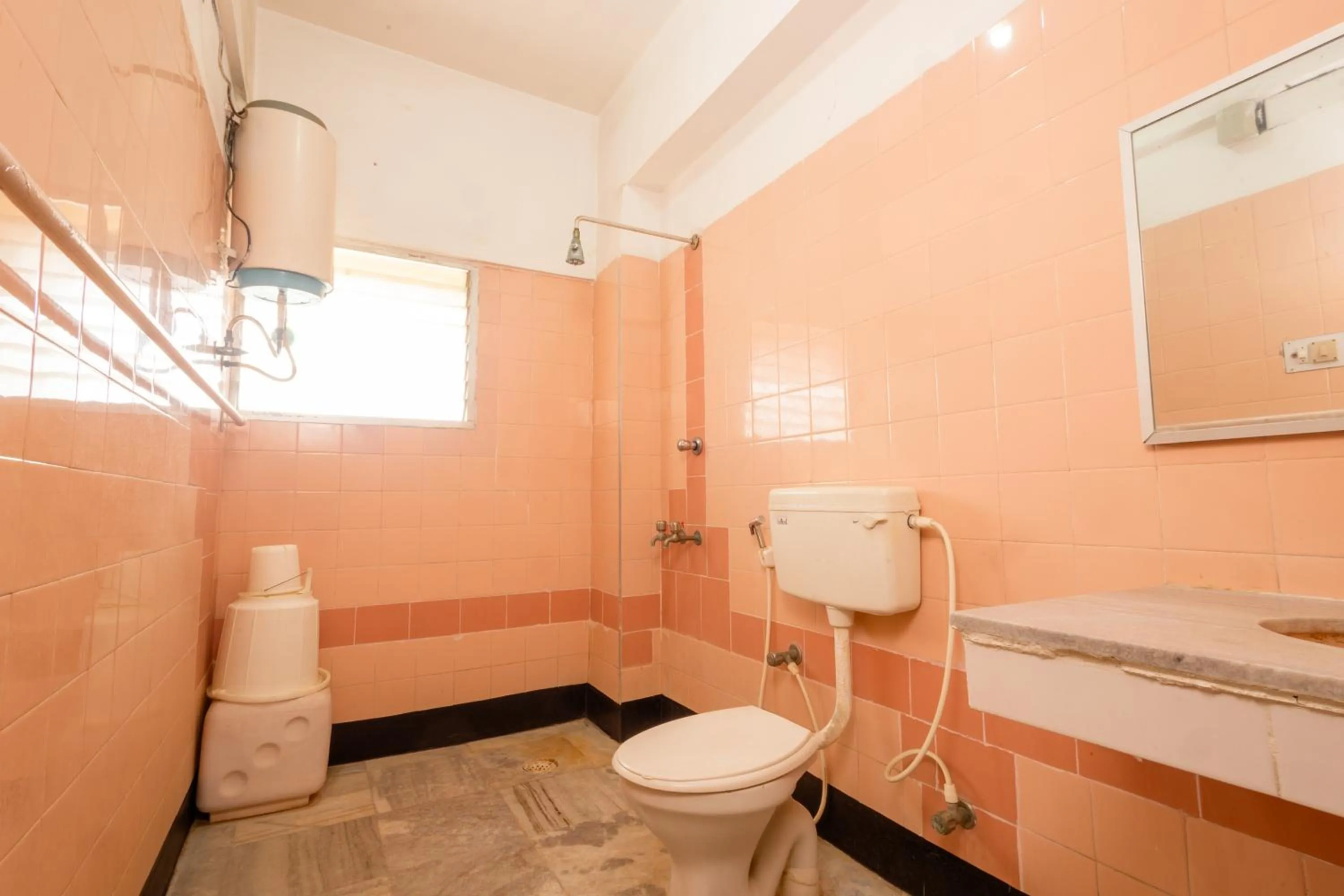 Shower in Hotel Srilakshmi