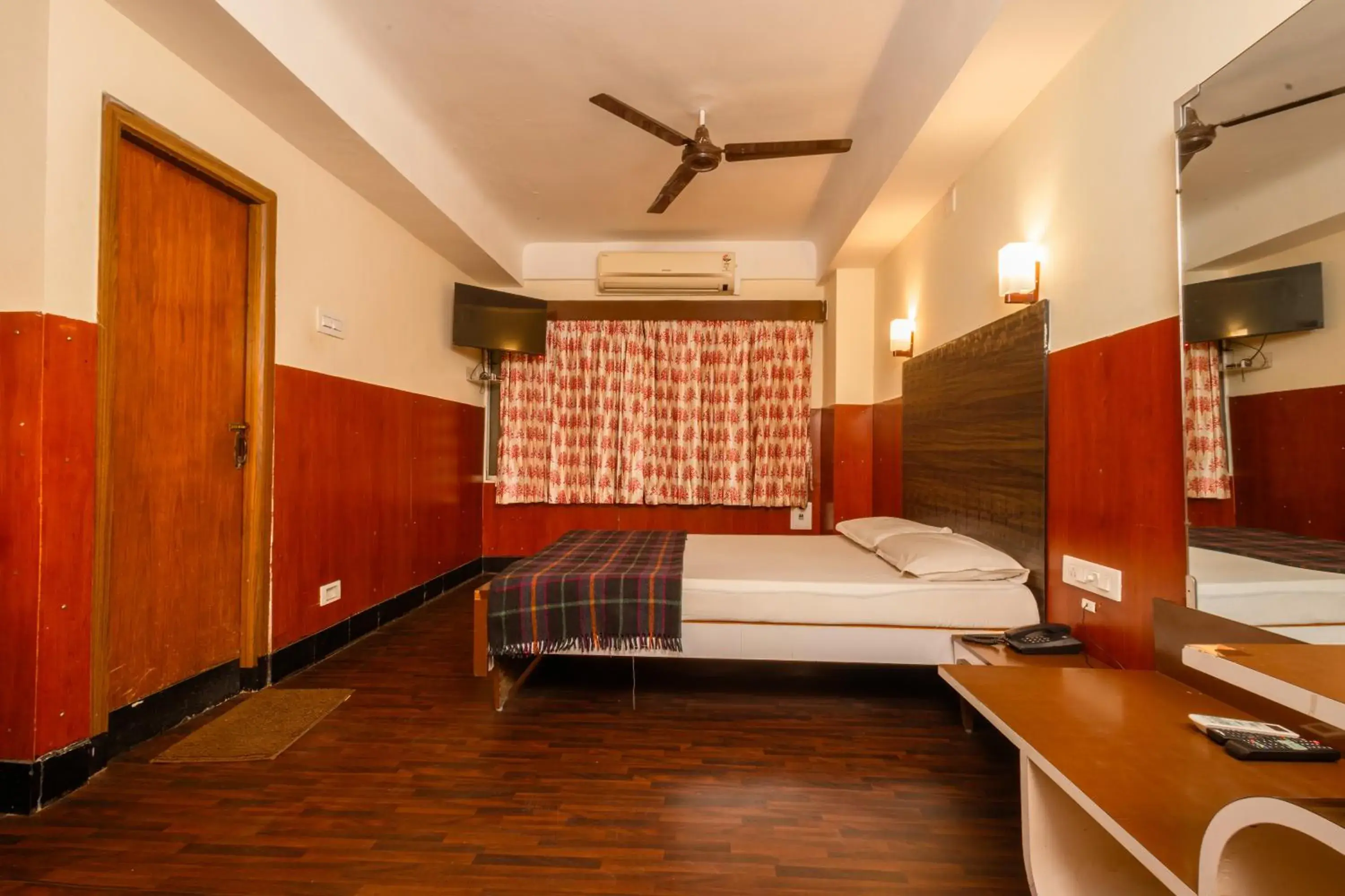 TV and multimedia, Bed in Hotel Srilakshmi TV and multimedia, Bed in Hotel Srilakshmi