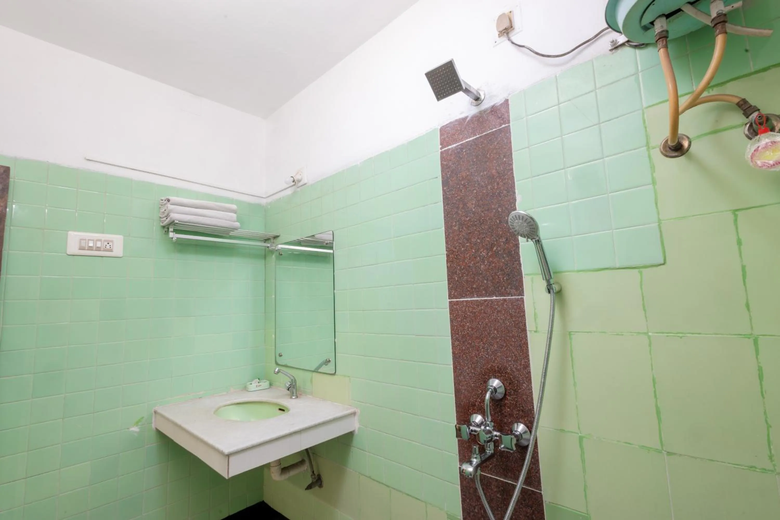 Shower in Hotel Srilakshmi