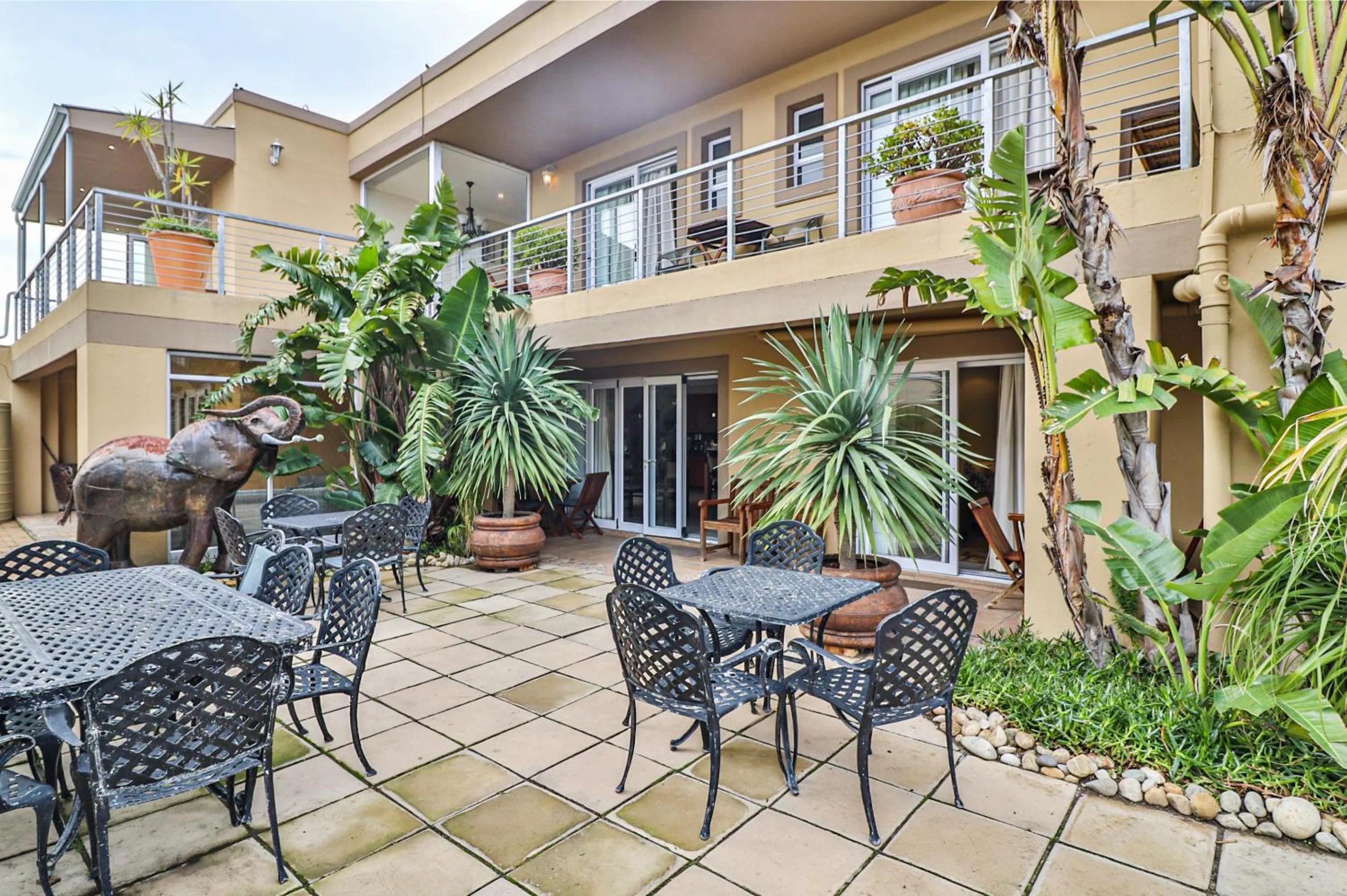 Property building in Kwantu Guesthouse 2