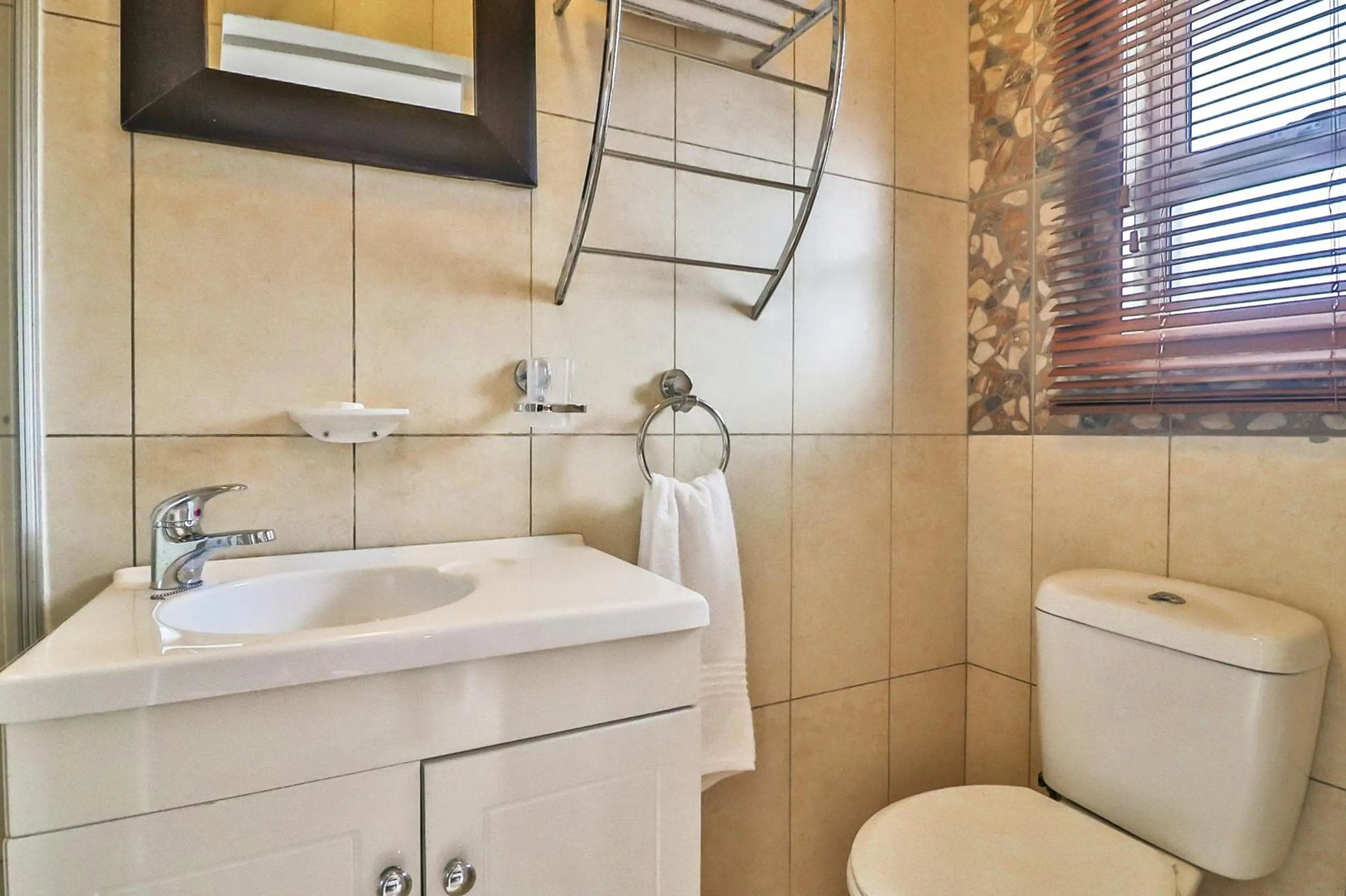 Bathroom in Kwantu Guesthouse 2