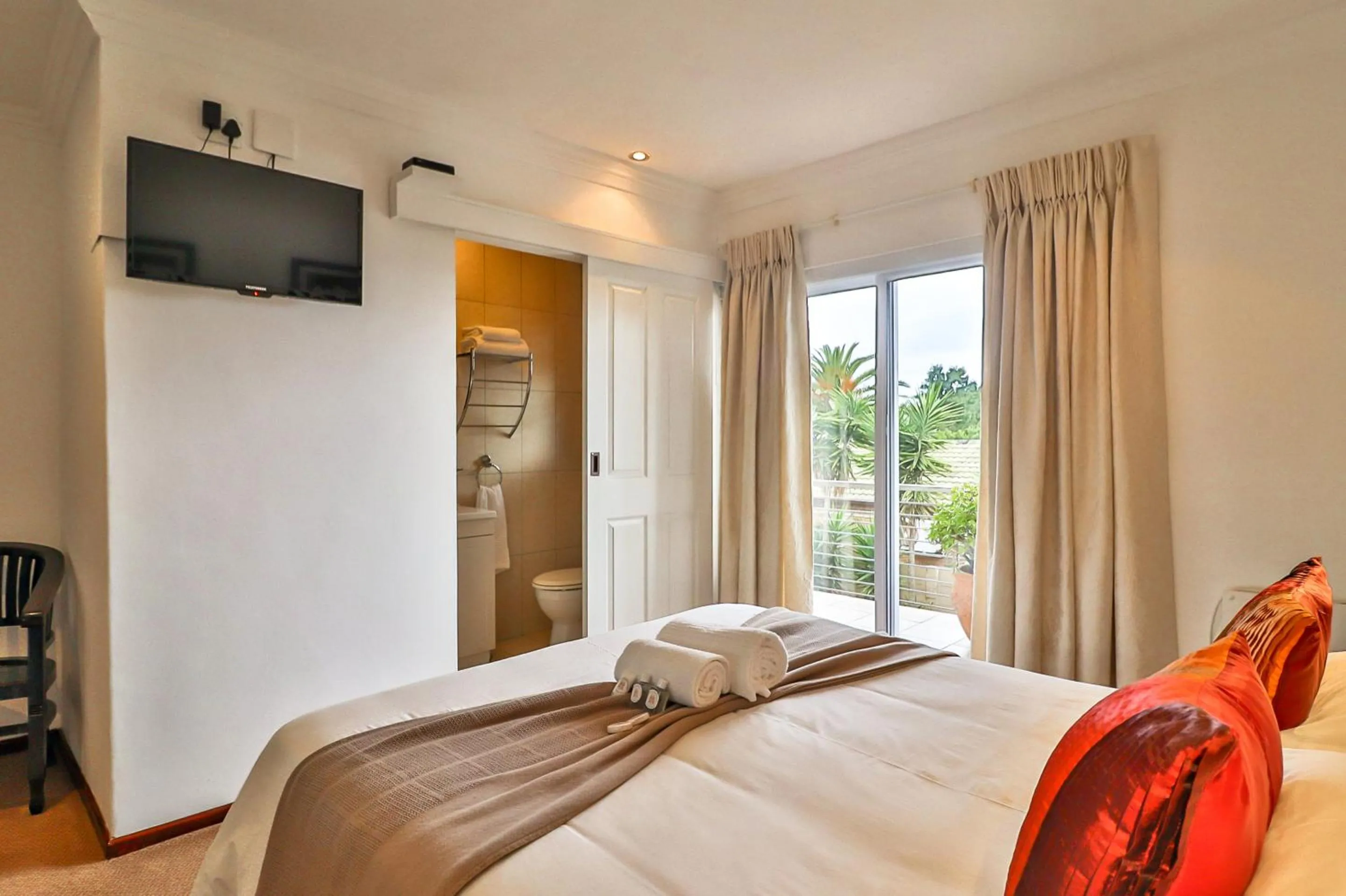 Bedroom, Bed in Kwantu Guesthouse 2